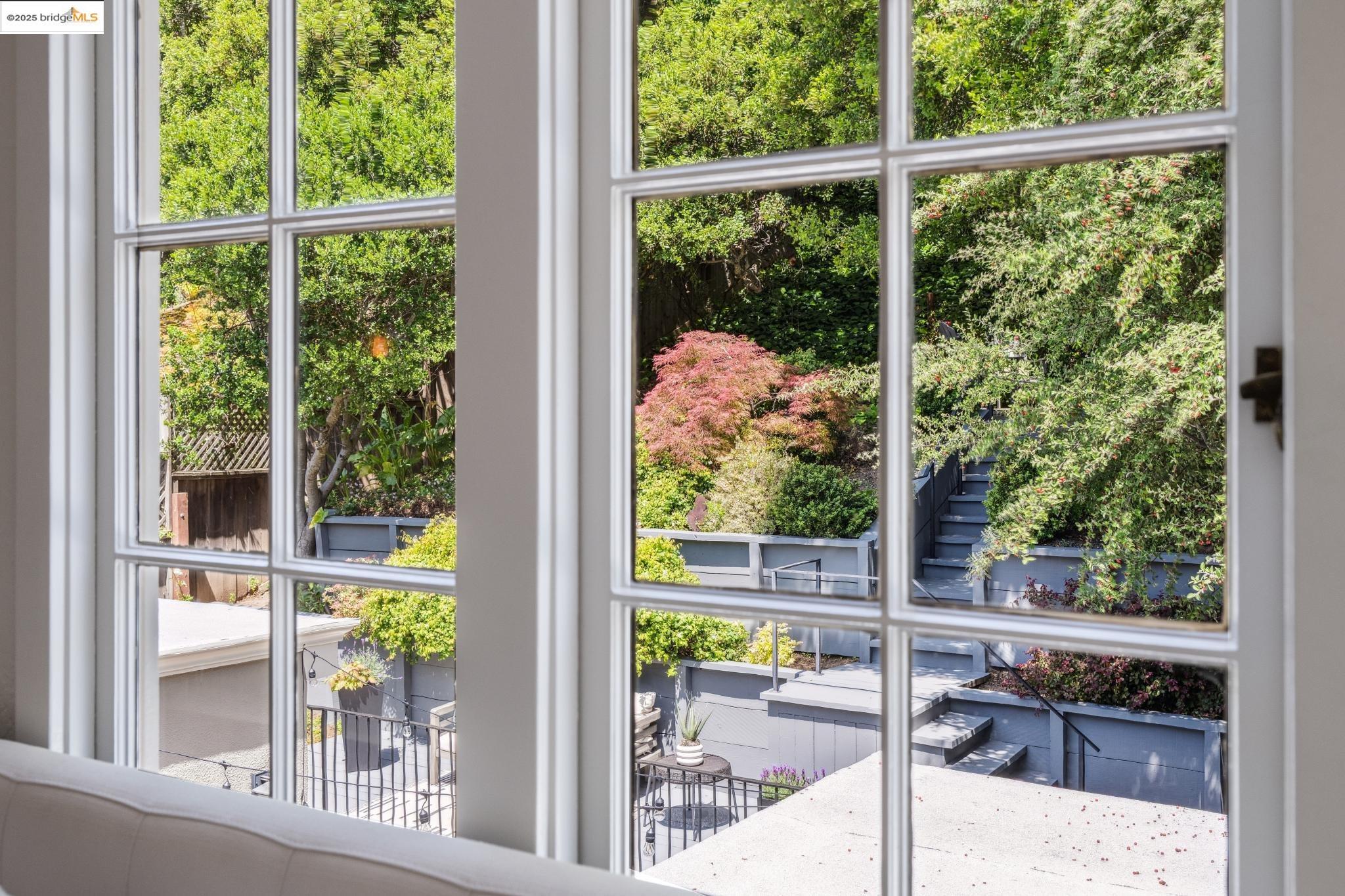 Detail Gallery Image 44 of 60 For 95 Alvarado Rd, Berkeley,  CA 94705 - 2 Beds | 1/1 Baths