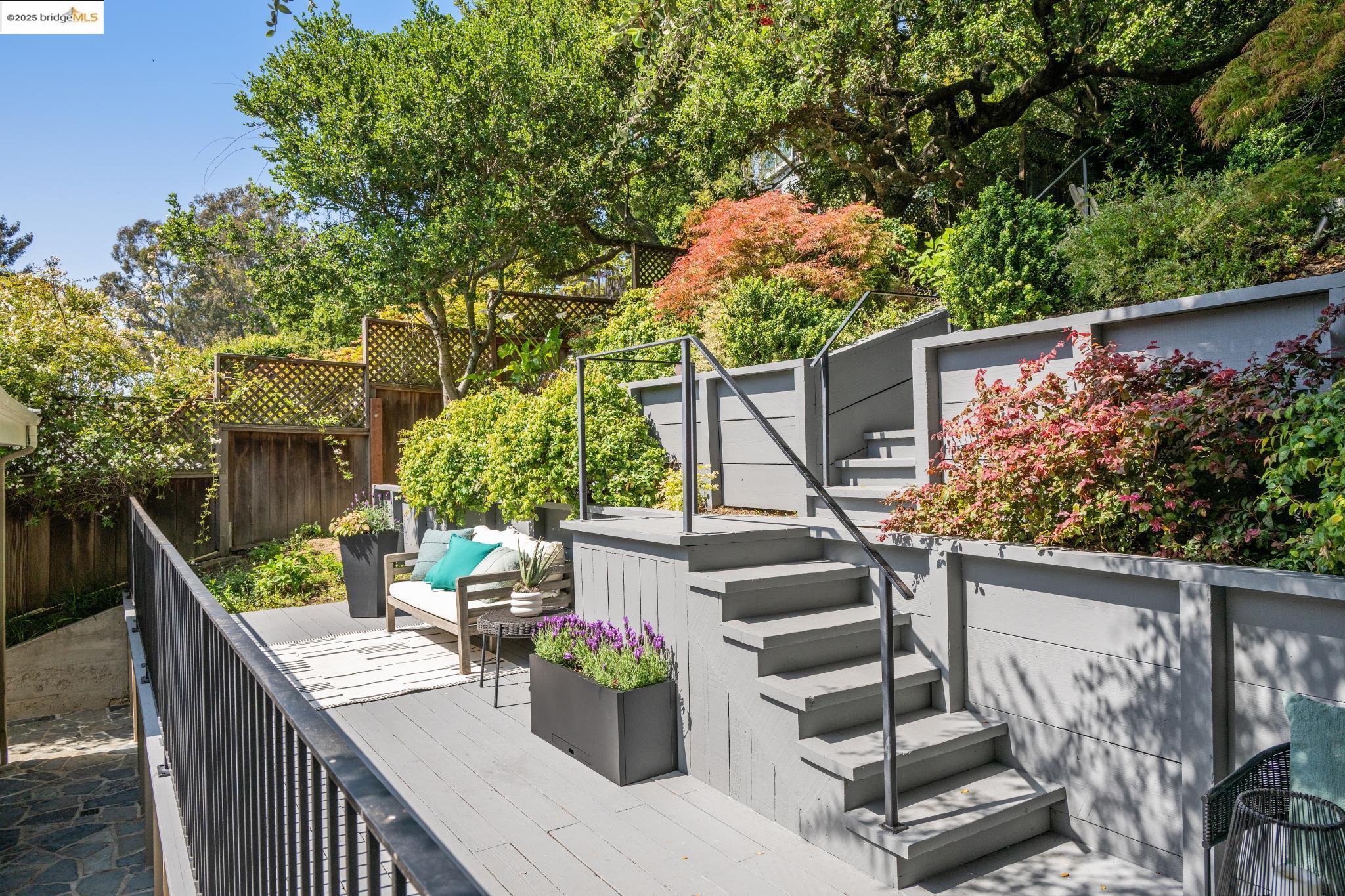 Detail Gallery Image 52 of 60 For 95 Alvarado Rd, Berkeley,  CA 94705 - 2 Beds | 1/1 Baths