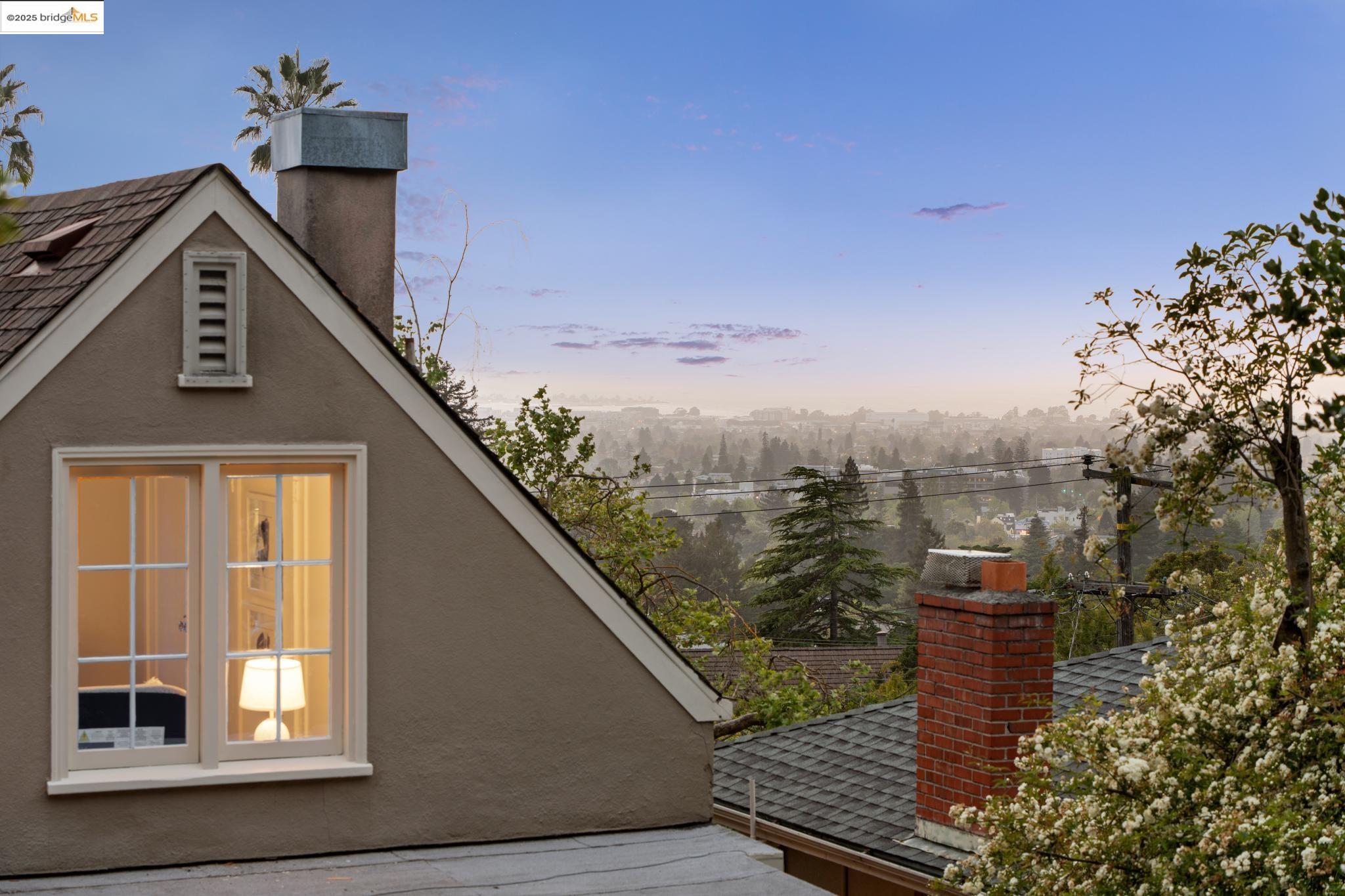 Detail Gallery Image 7 of 60 For 95 Alvarado Rd, Berkeley,  CA 94705 - 2 Beds | 1/1 Baths