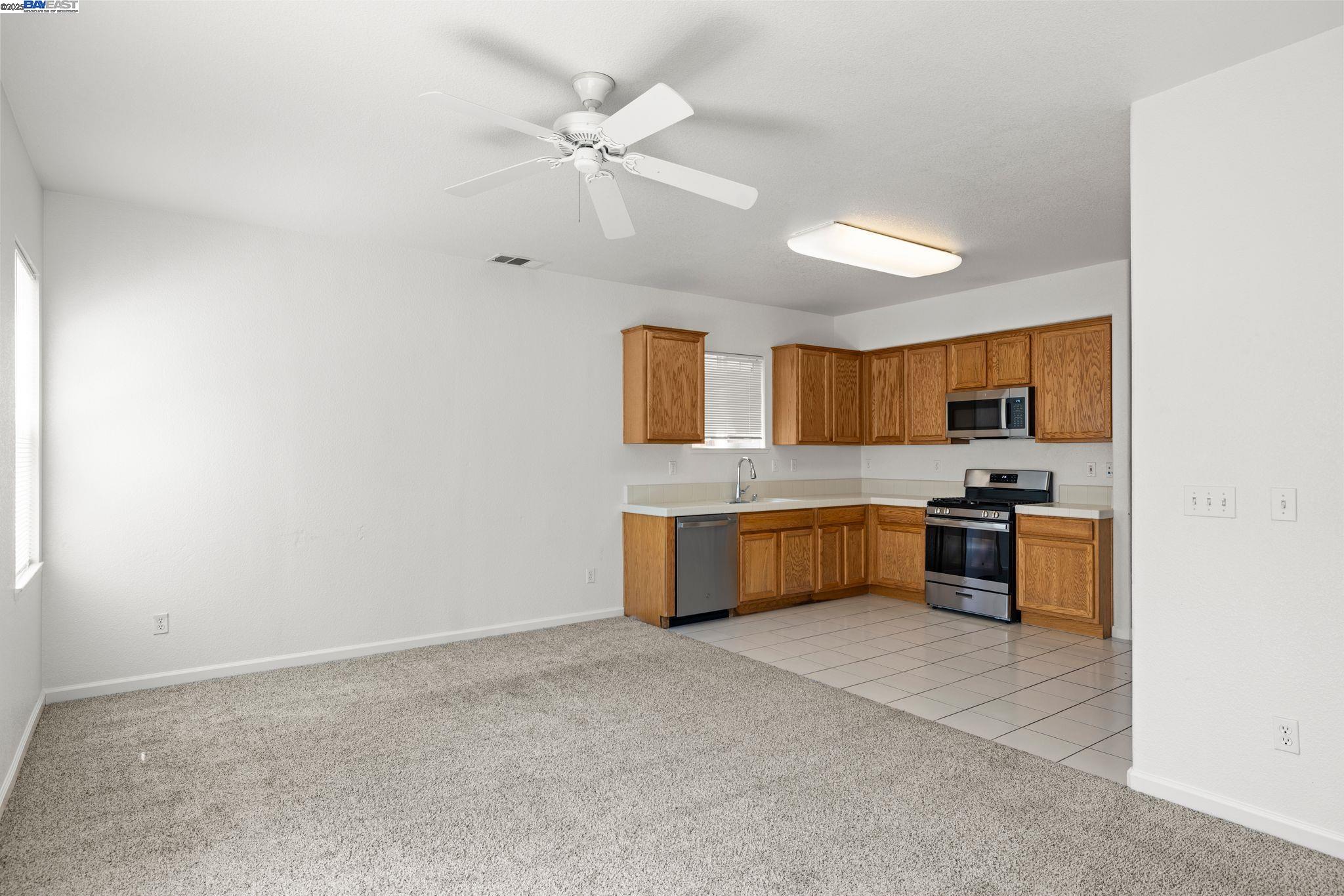 Detail Gallery Image 11 of 28 For 1522 Cat Tail Dr, Stockton,  CA 95204 - 4 Beds | 2/1 Baths
