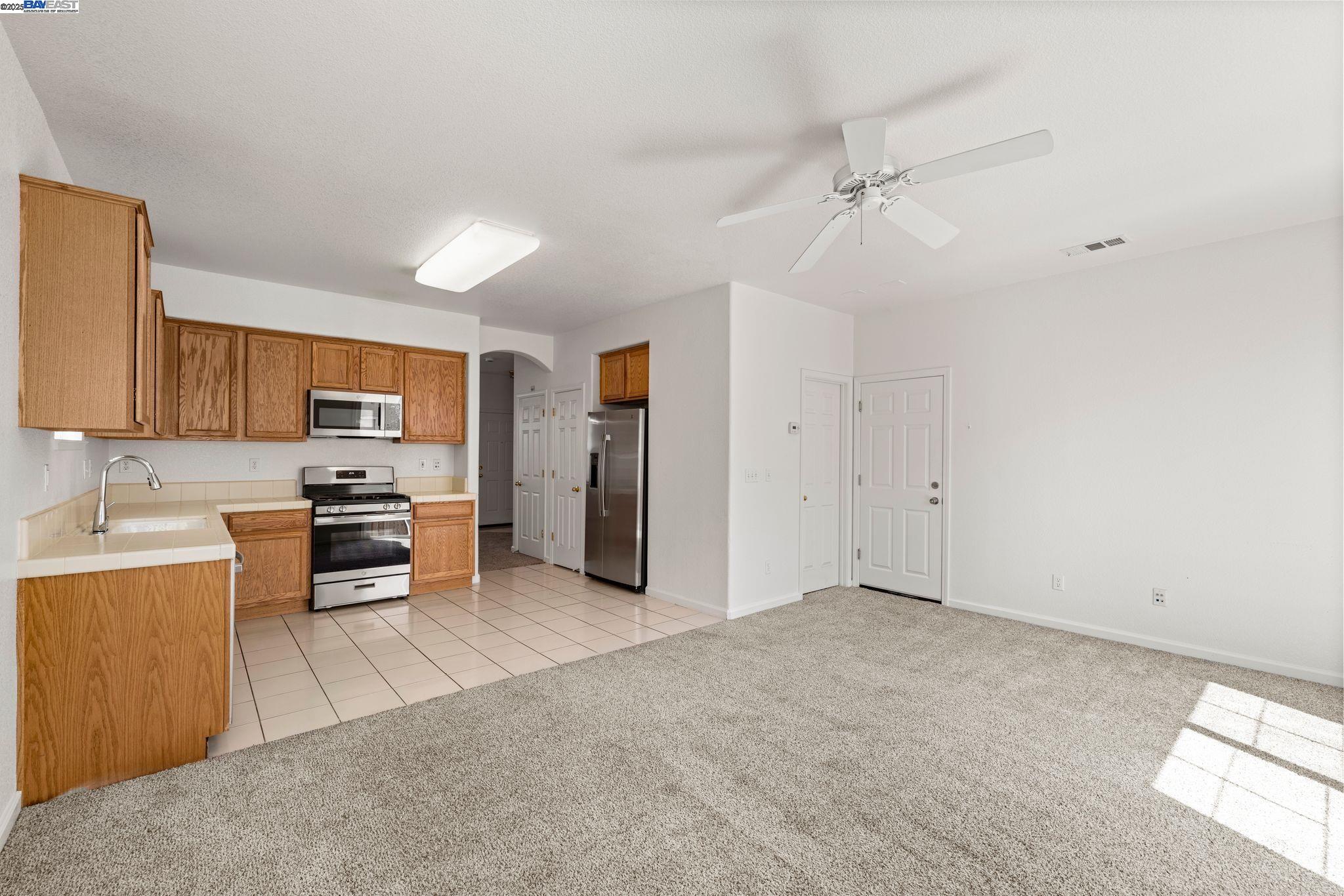 Detail Gallery Image 12 of 28 For 1522 Cat Tail Dr, Stockton,  CA 95204 - 4 Beds | 2/1 Baths
