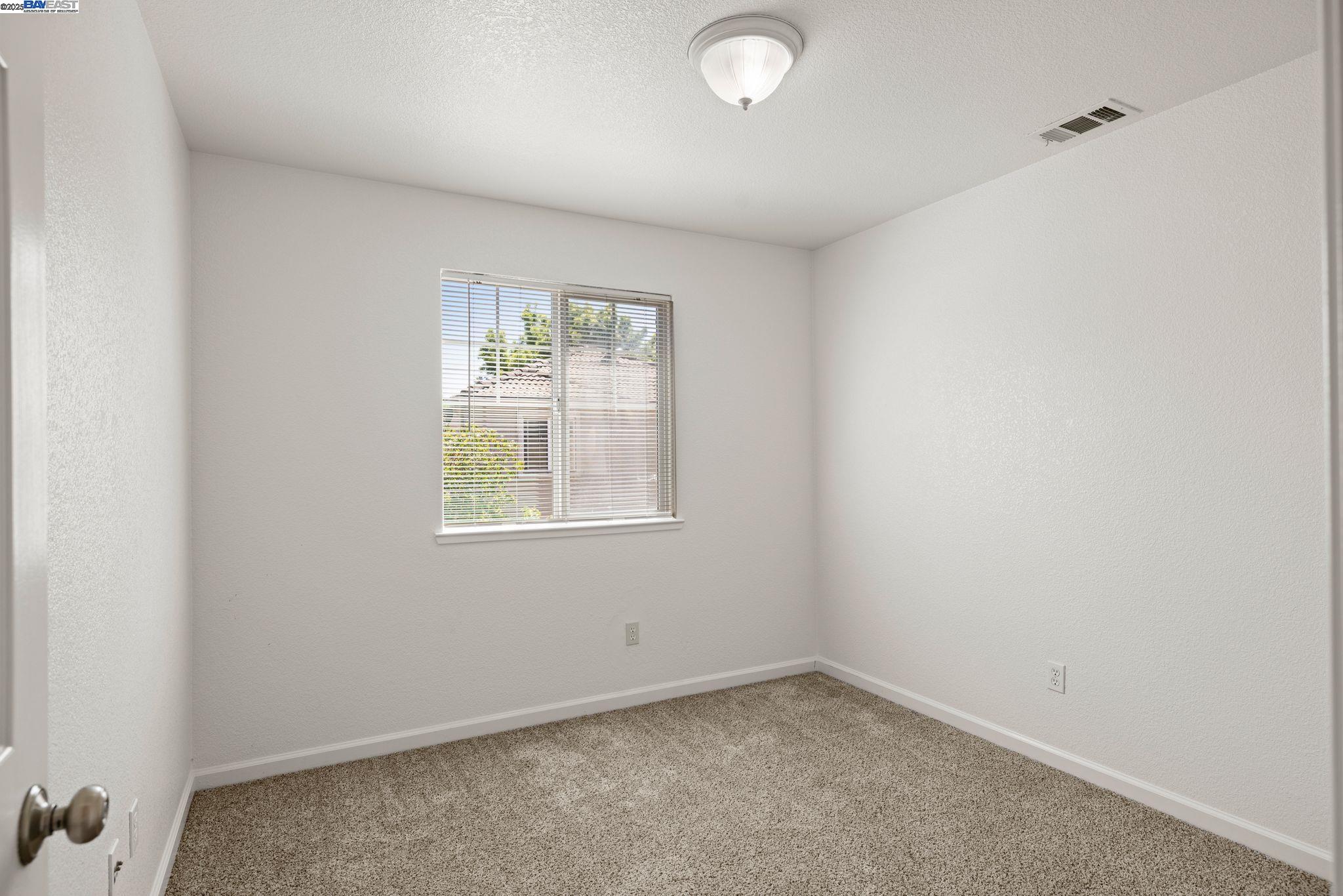 Detail Gallery Image 19 of 28 For 1522 Cat Tail Dr, Stockton,  CA 95204 - 4 Beds | 2/1 Baths
