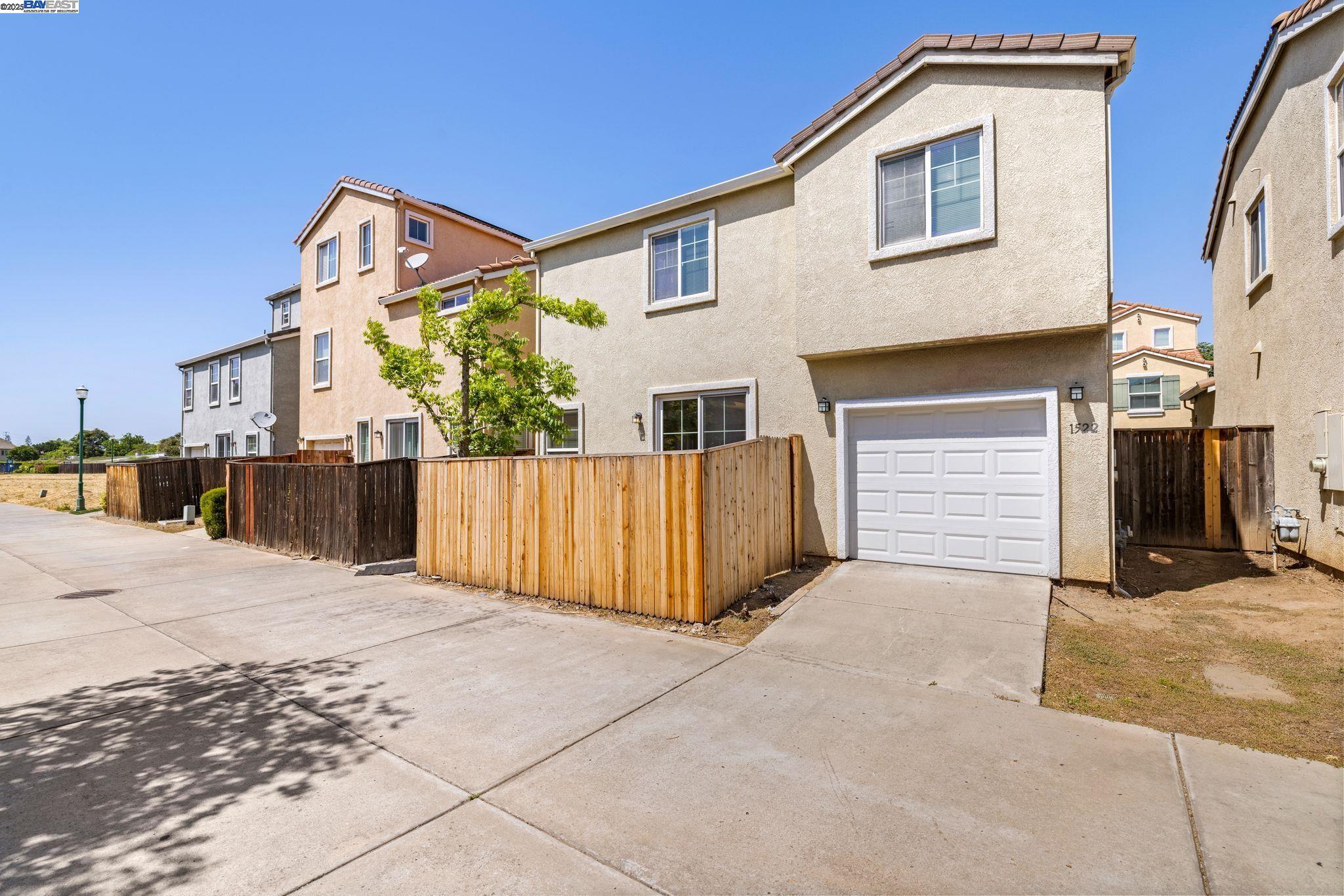 Detail Gallery Image 4 of 28 For 1522 Cat Tail Dr, Stockton,  CA 95204 - 4 Beds | 2/1 Baths