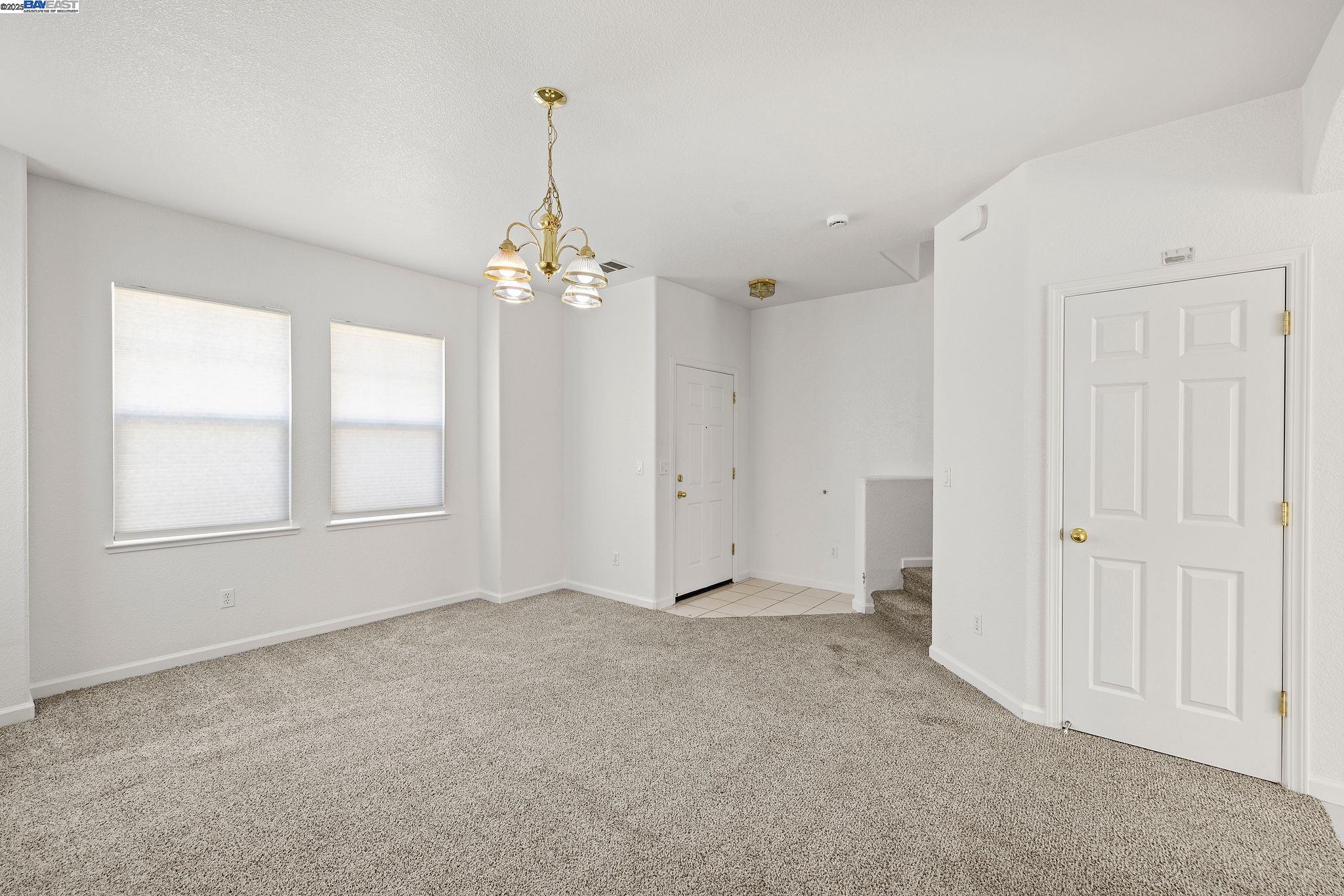 Detail Gallery Image 6 of 28 For 1522 Cat Tail Dr, Stockton,  CA 95204 - 4 Beds | 2/1 Baths
