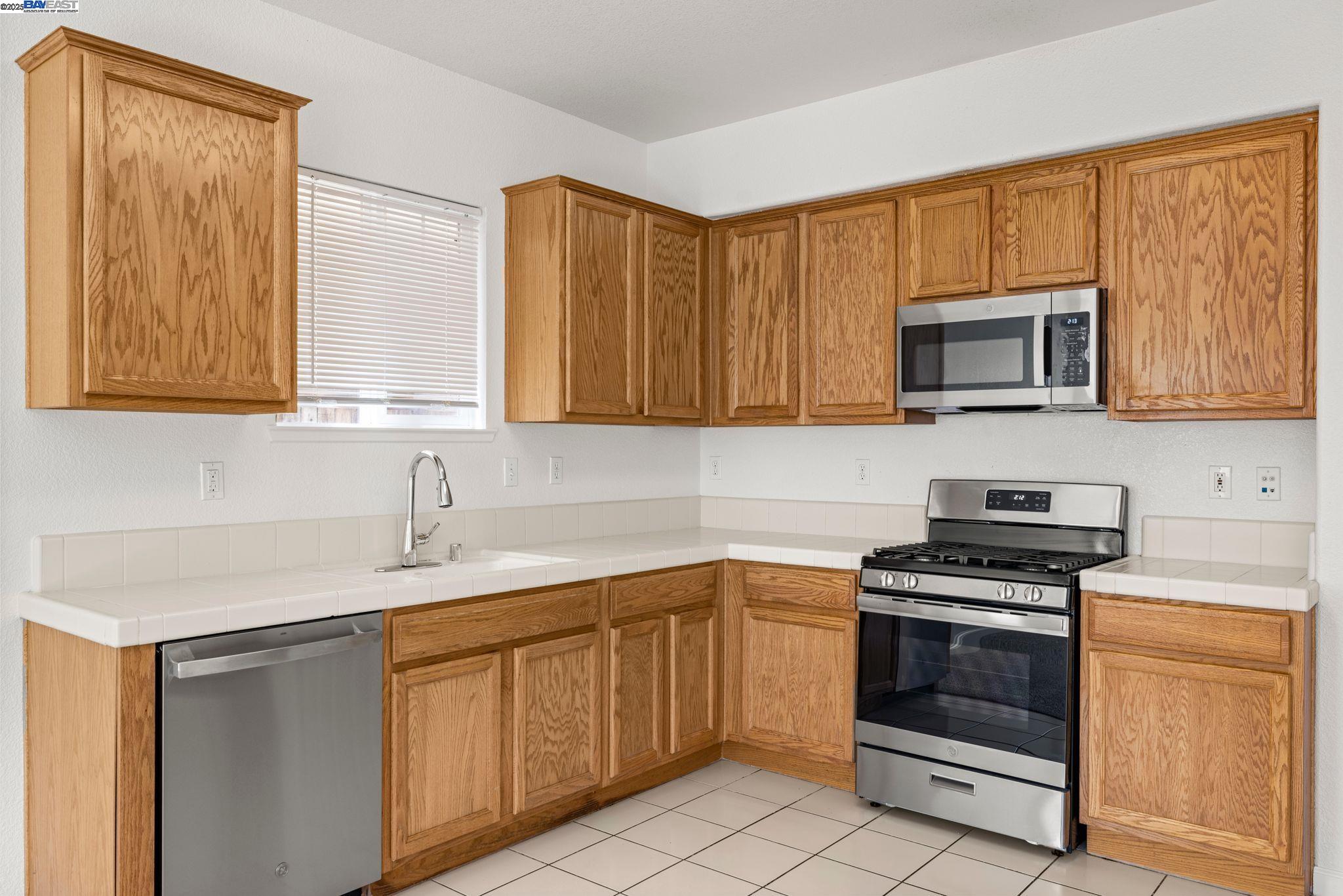 Detail Gallery Image 9 of 28 For 1522 Cat Tail Dr, Stockton,  CA 95204 - 4 Beds | 2/1 Baths