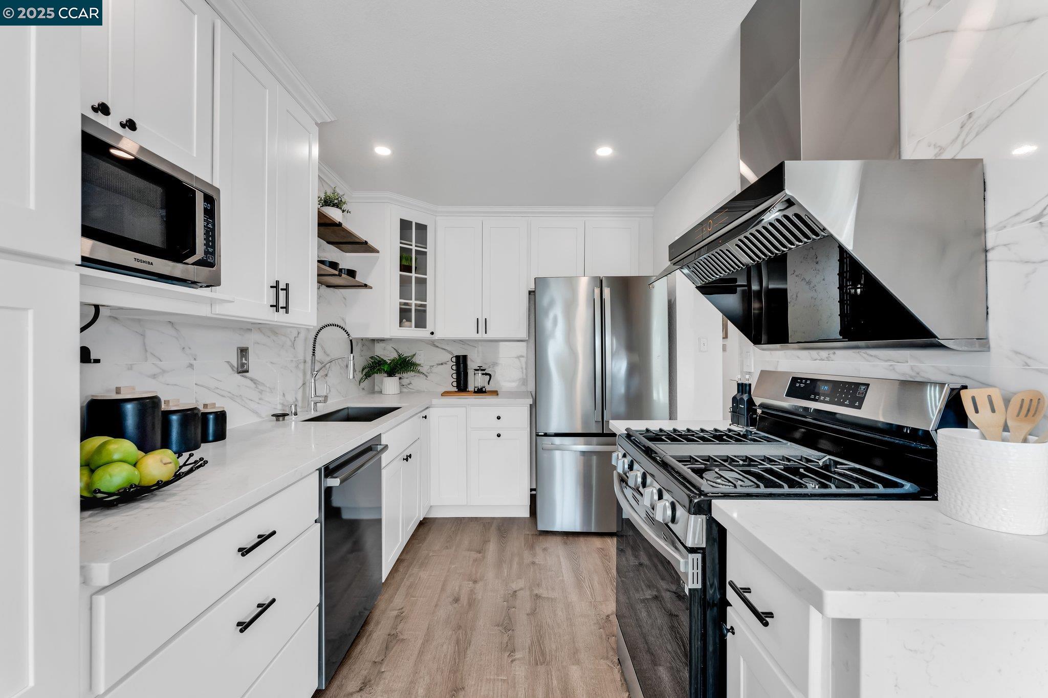Detail Gallery Image 11 of 56 For 392 Bayview Circle, San Francisco,  CA 94124 - 2 Beds | 2 Baths
