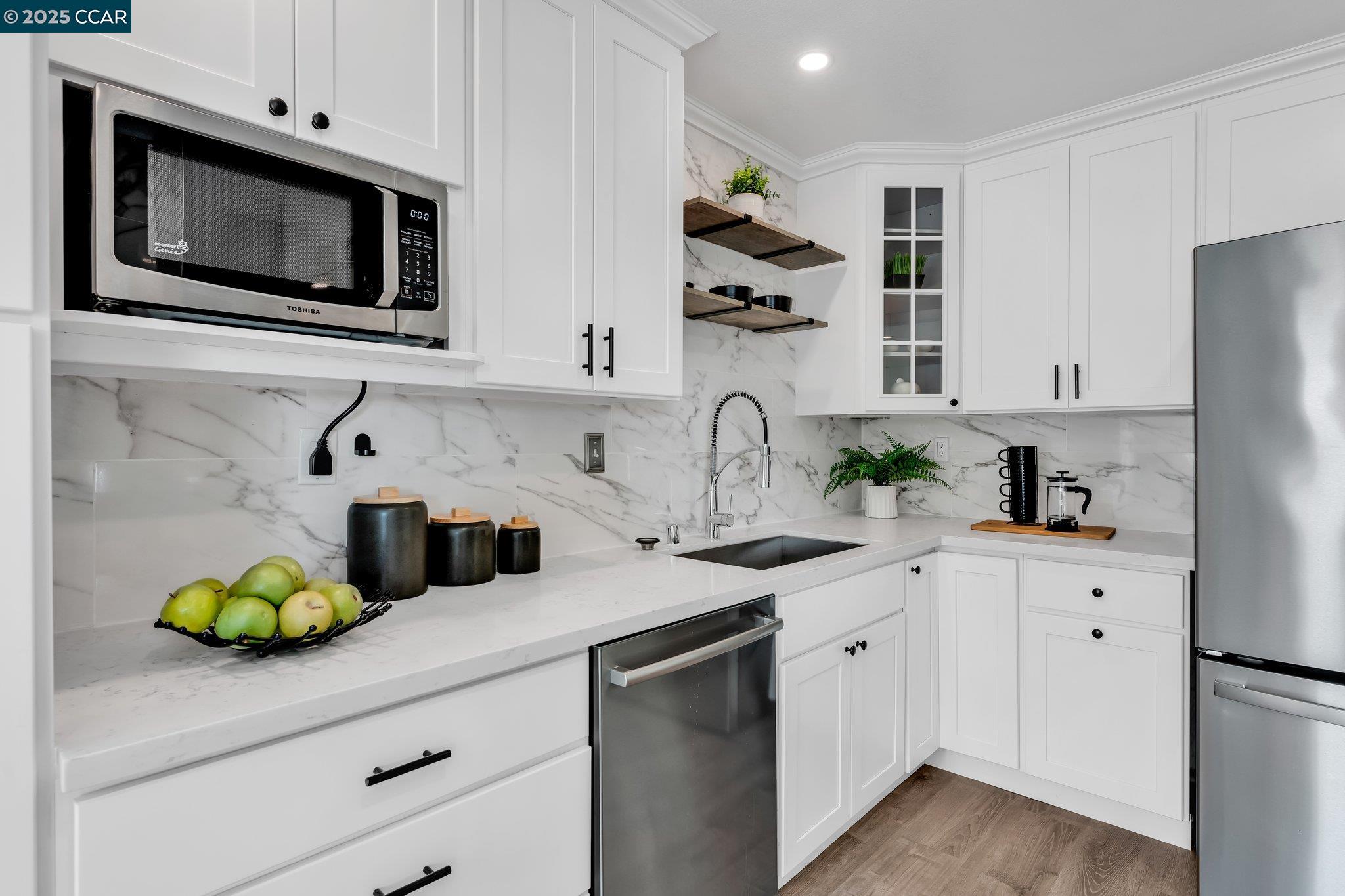 Detail Gallery Image 13 of 56 For 392 Bayview Circle, San Francisco,  CA 94124 - 2 Beds | 2 Baths