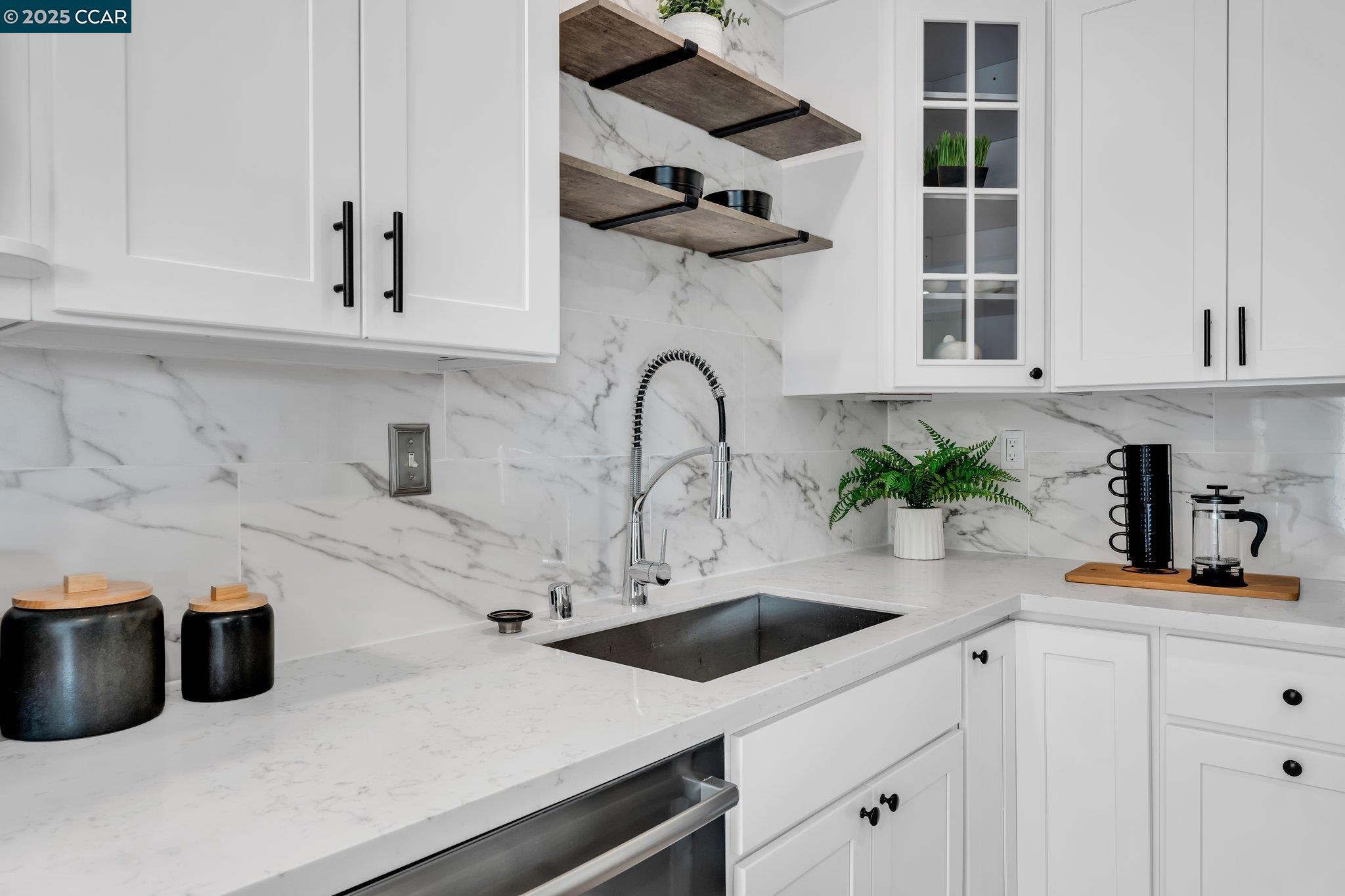 Detail Gallery Image 14 of 56 For 392 Bayview Circle, San Francisco,  CA 94124 - 2 Beds | 2 Baths