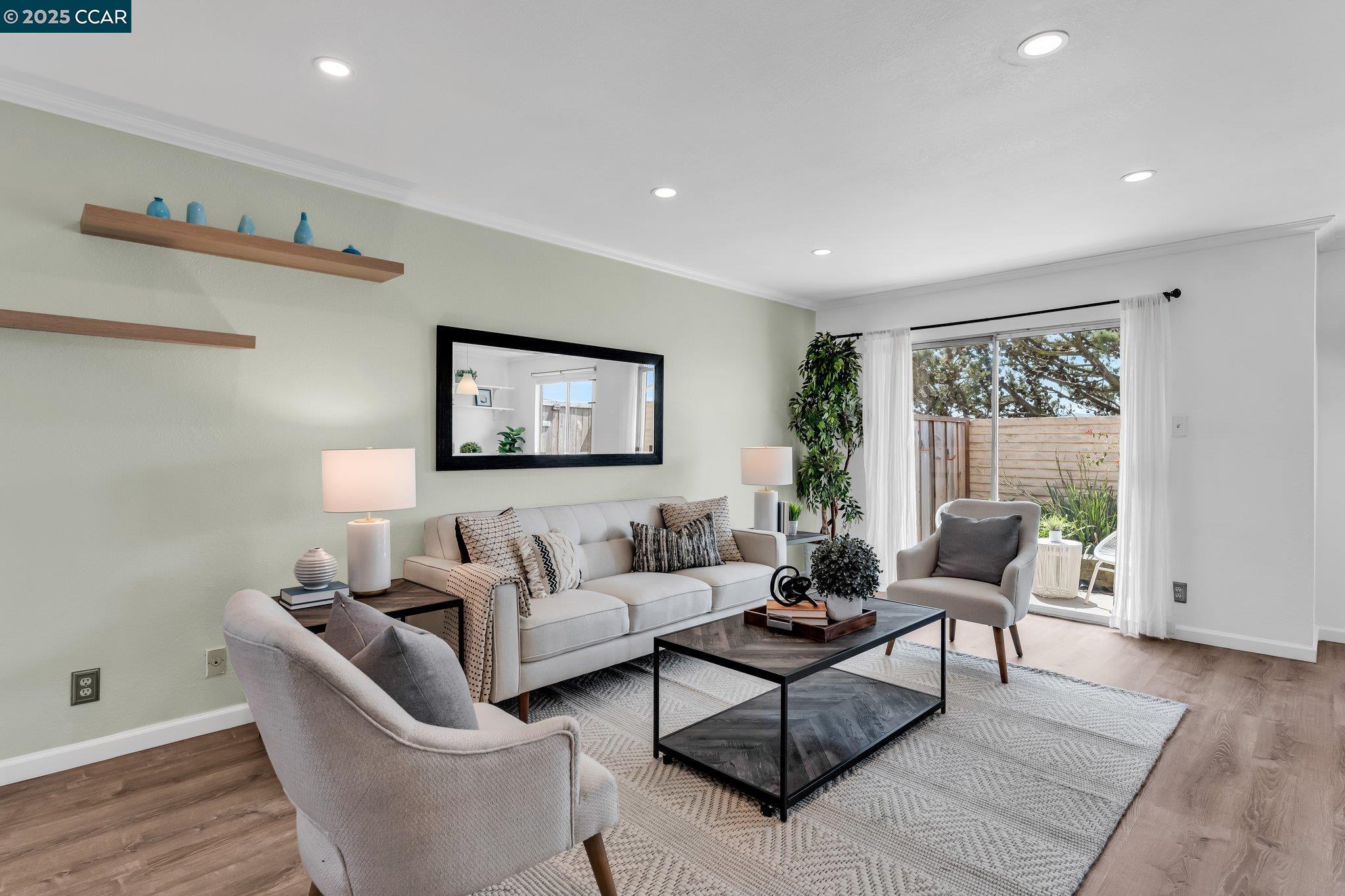 Detail Gallery Image 5 of 56 For 392 Bayview Circle, San Francisco,  CA 94124 - 2 Beds | 2 Baths
