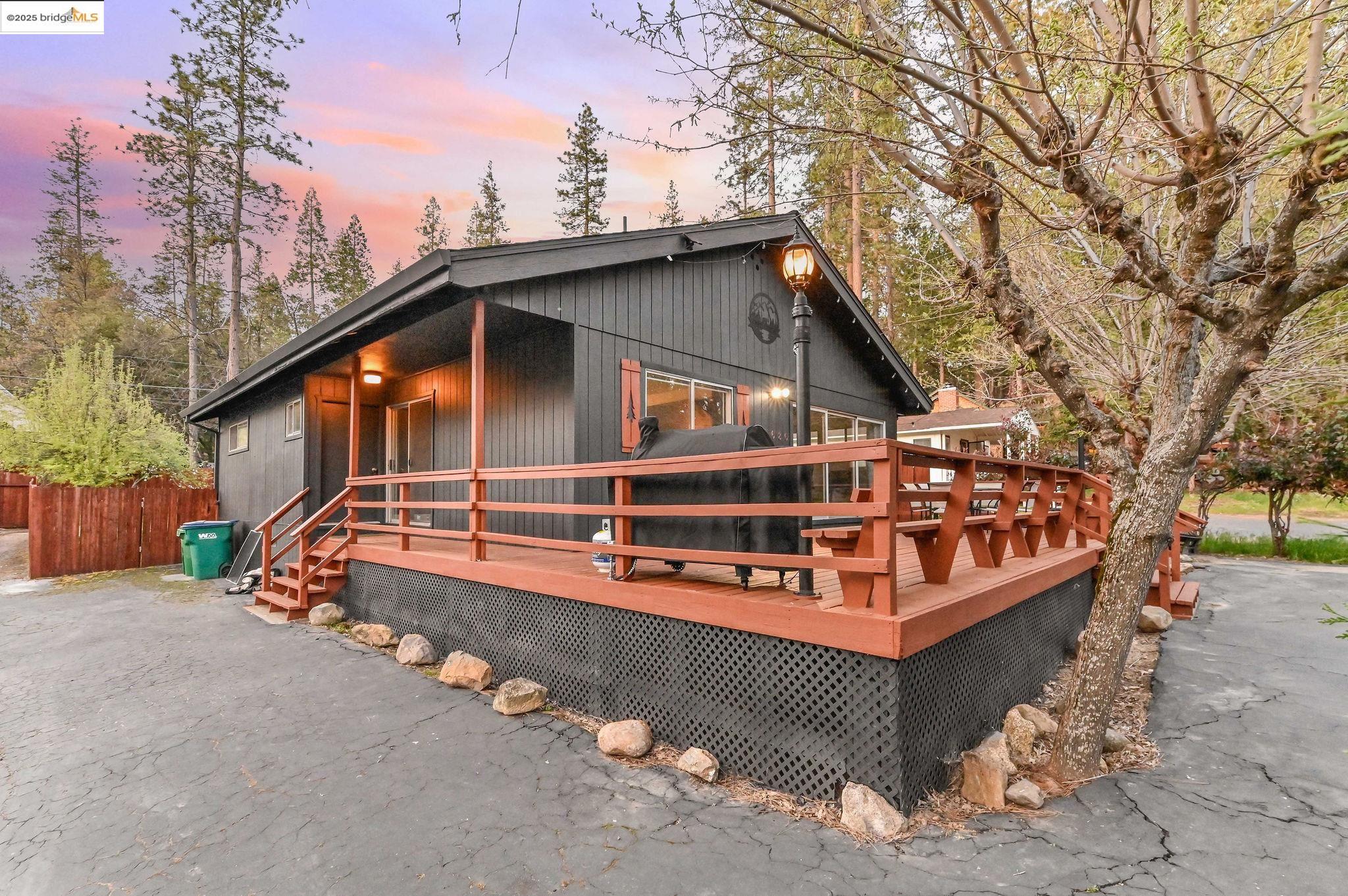 Detail Gallery Image 5 of 58 For 18686 Motherlode Dr, Twain Harte,  CA 95383 - 3 Beds | 2 Baths
