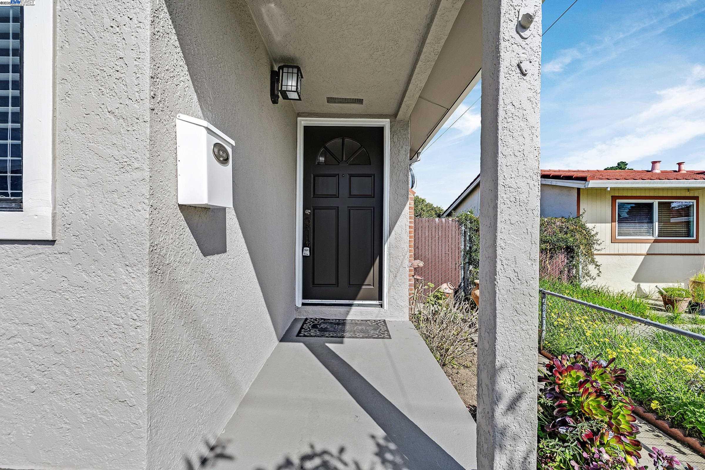 Detail Gallery Image 3 of 25 For 33400 13th St, Union City,  CA 94587 - 3 Beds | 2 Baths