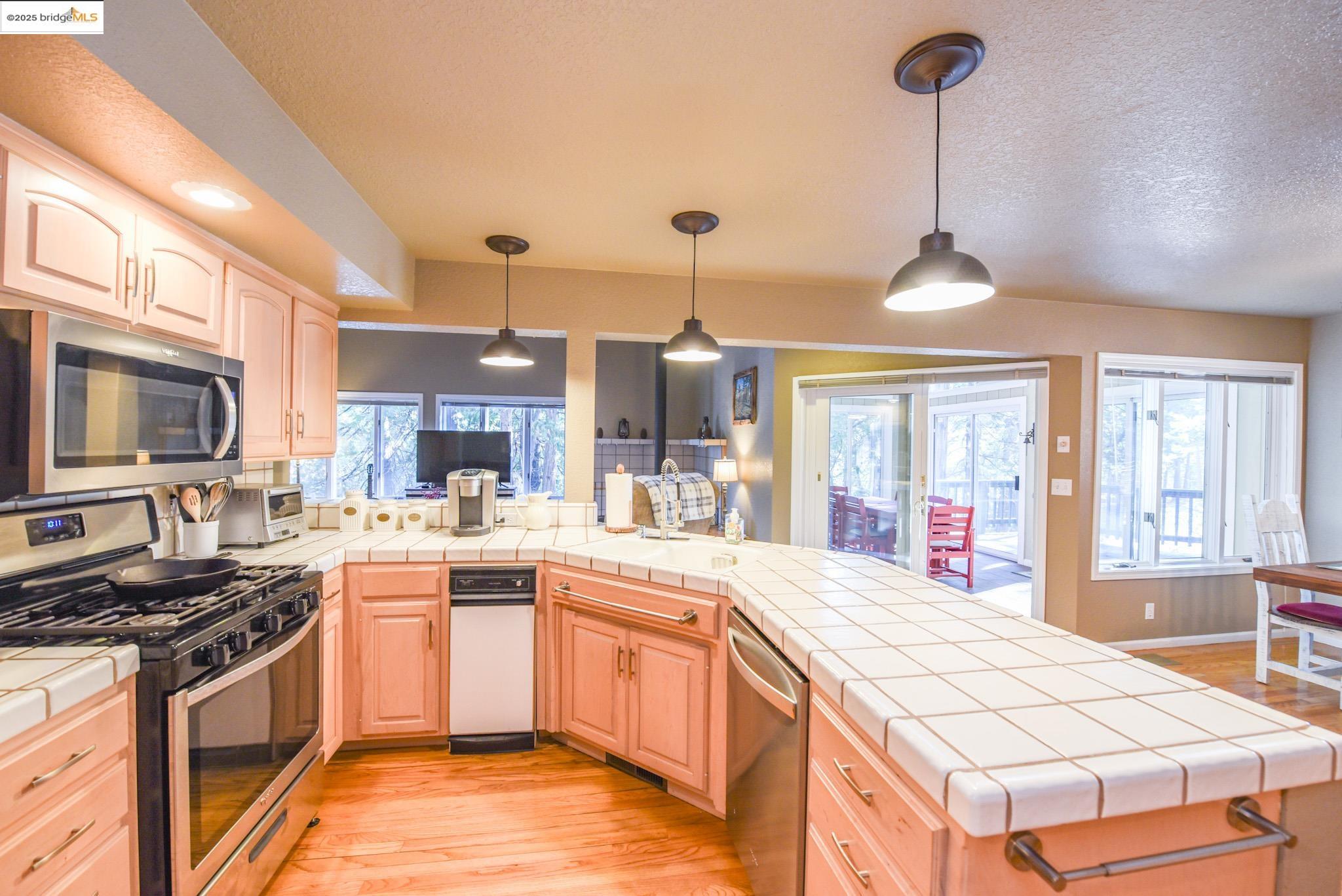 Detail Gallery Image 11 of 60 For 19899 Sunrise Dr, Twain Harte,  CA 95383 - 3 Beds | 2 Baths