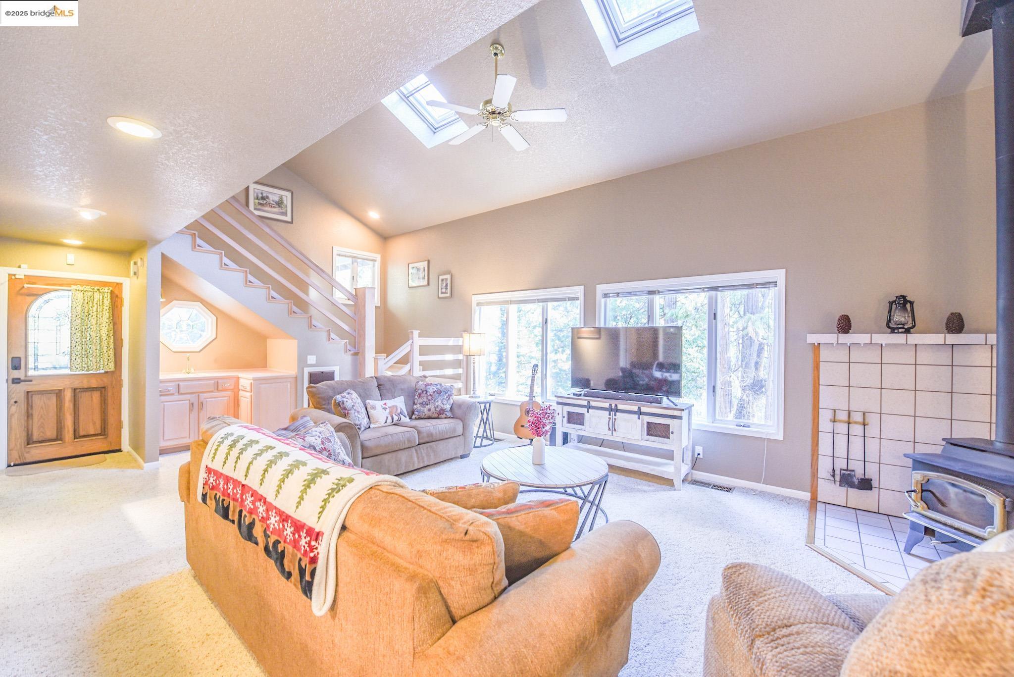 Detail Gallery Image 4 of 60 For 19899 Sunrise Dr, Twain Harte,  CA 95383 - 3 Beds | 2 Baths