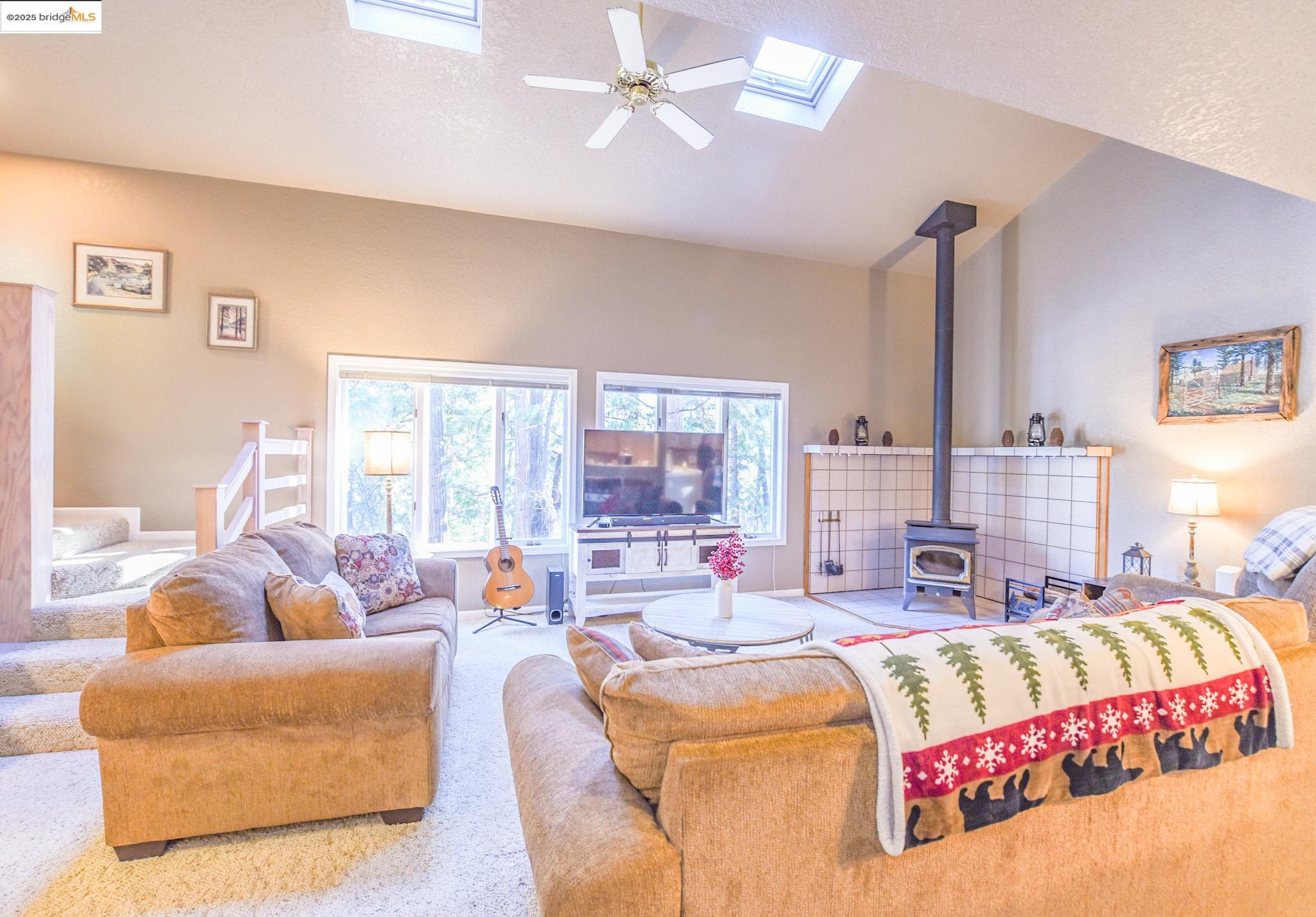 Detail Gallery Image 6 of 60 For 19899 Sunrise Dr, Twain Harte,  CA 95383 - 3 Beds | 2 Baths