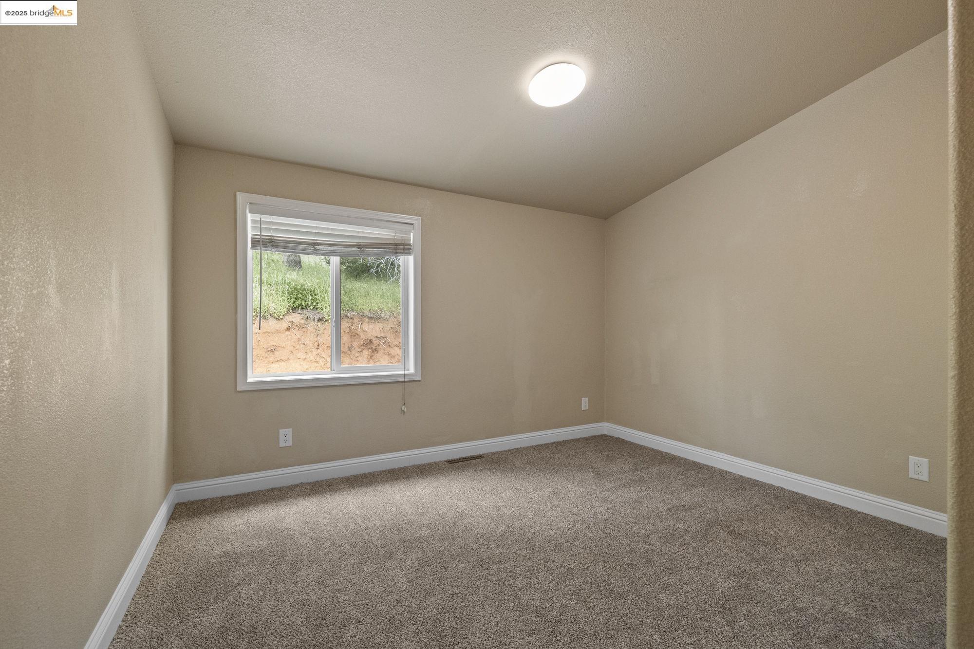 Detail Gallery Image 12 of 28 For 14865 W Blue Bell Rd, Sonora,  CA 95370 - 5 Beds | 2 Baths
