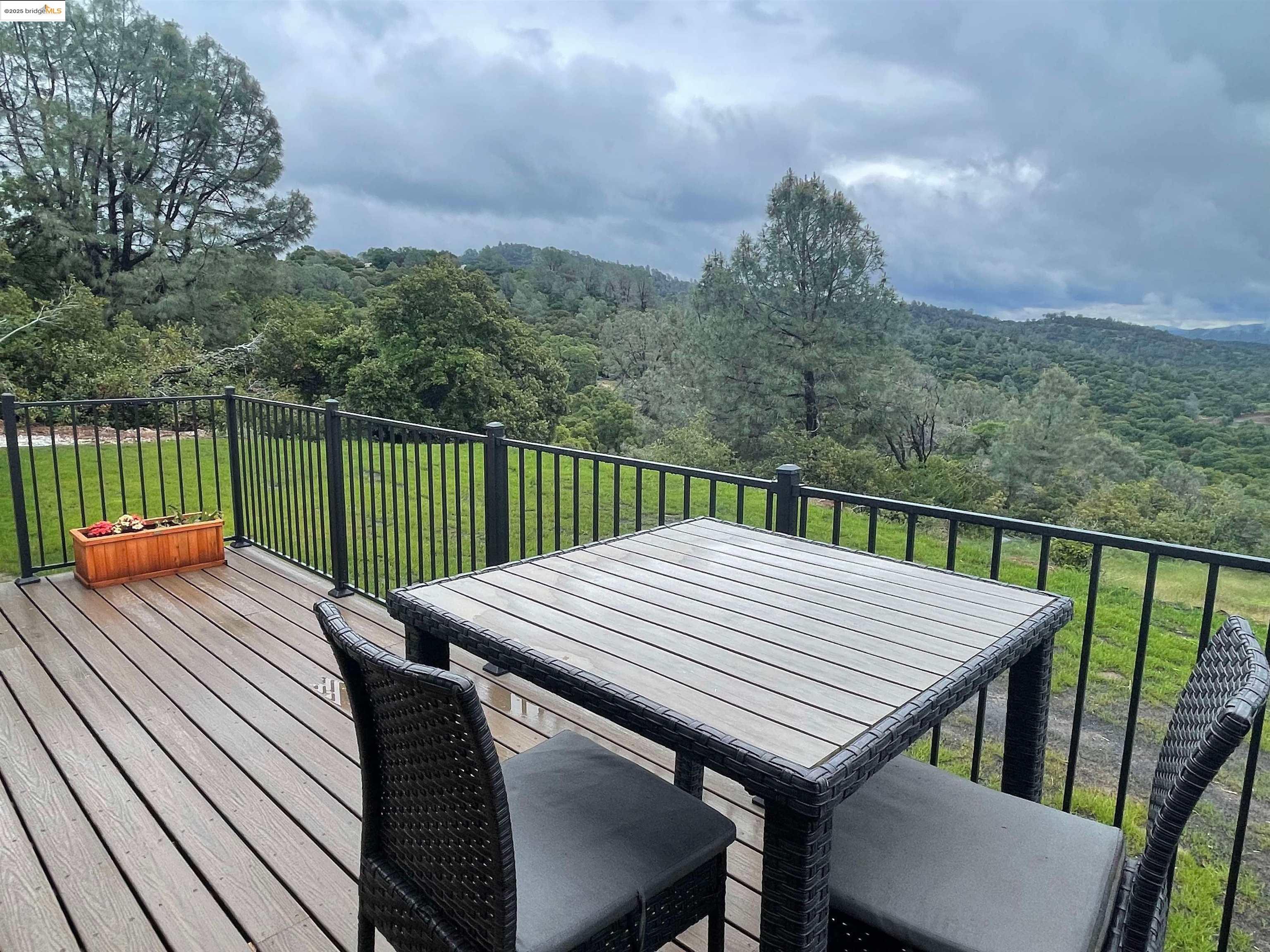 Detail Gallery Image 4 of 28 For 14865 W Blue Bell Rd, Sonora,  CA 95370 - 5 Beds | 2 Baths