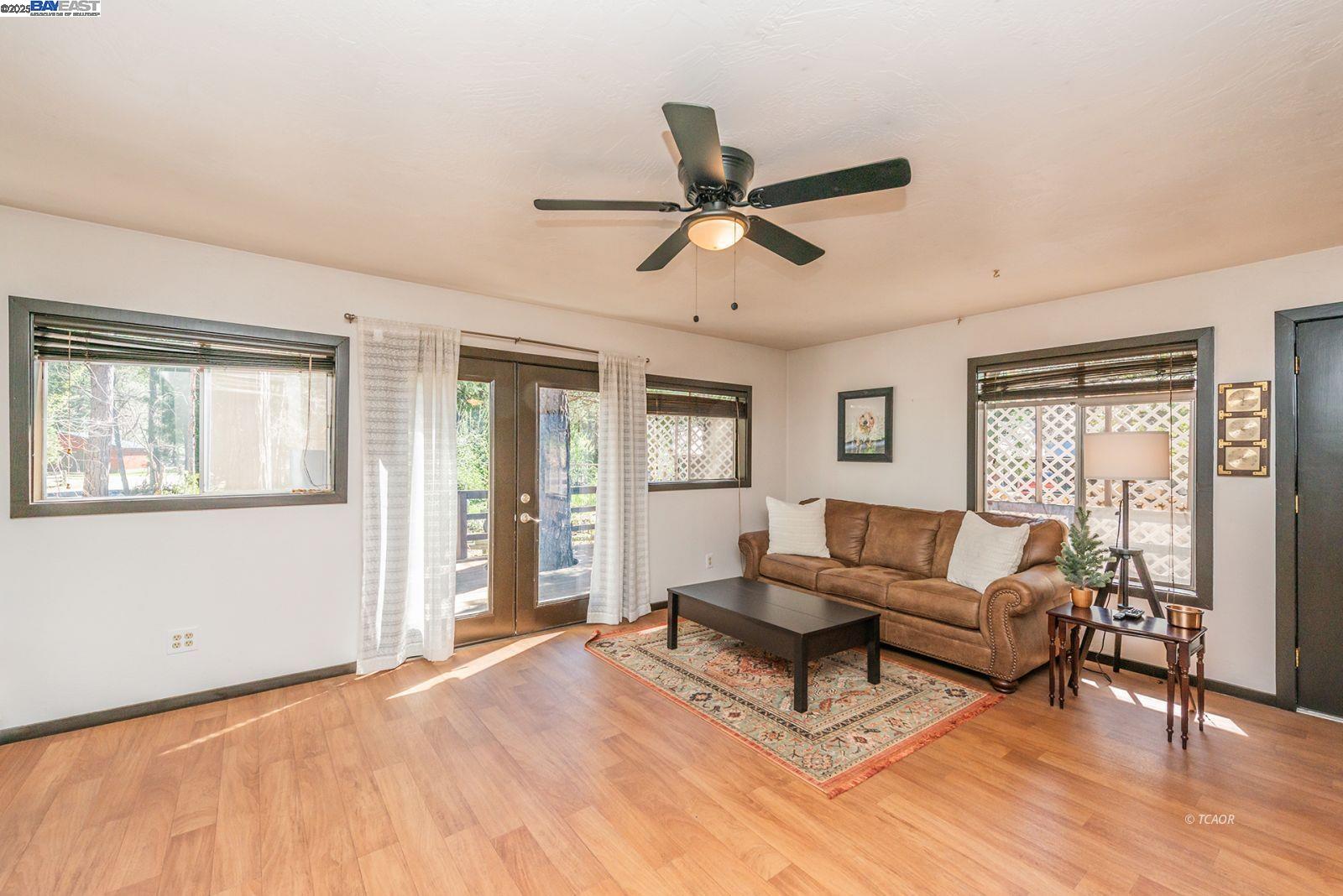 Detail Gallery Image 3 of 35 For 60 Dorleska Ct, Trinity Center,  CA 96091 - 1 Beds | 1 Baths