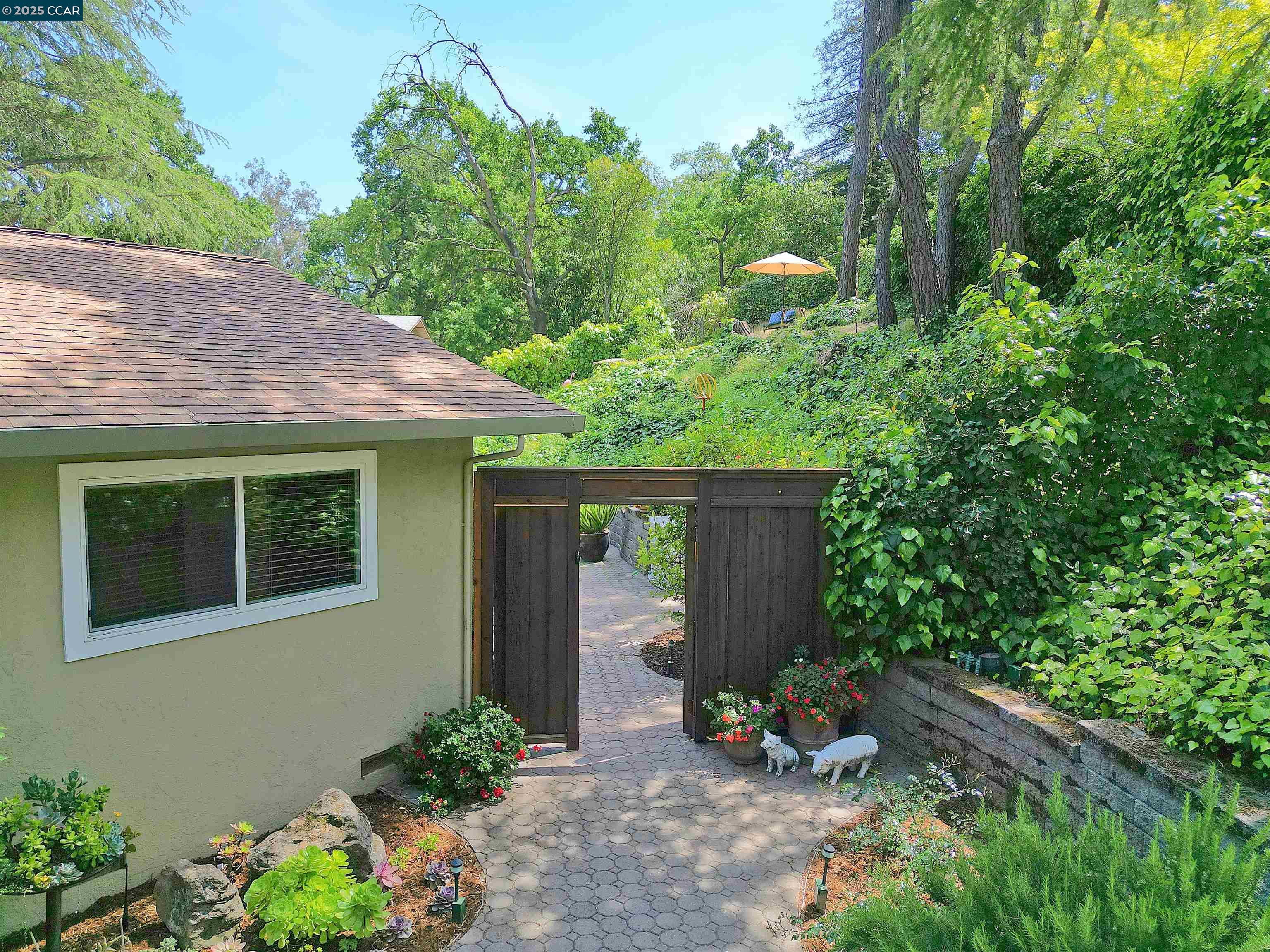 Detail Gallery Image 2 of 57 For 911 Sousa Drive, Walnut Creek,  CA 94597-2922 - 3 Beds | 2 Baths