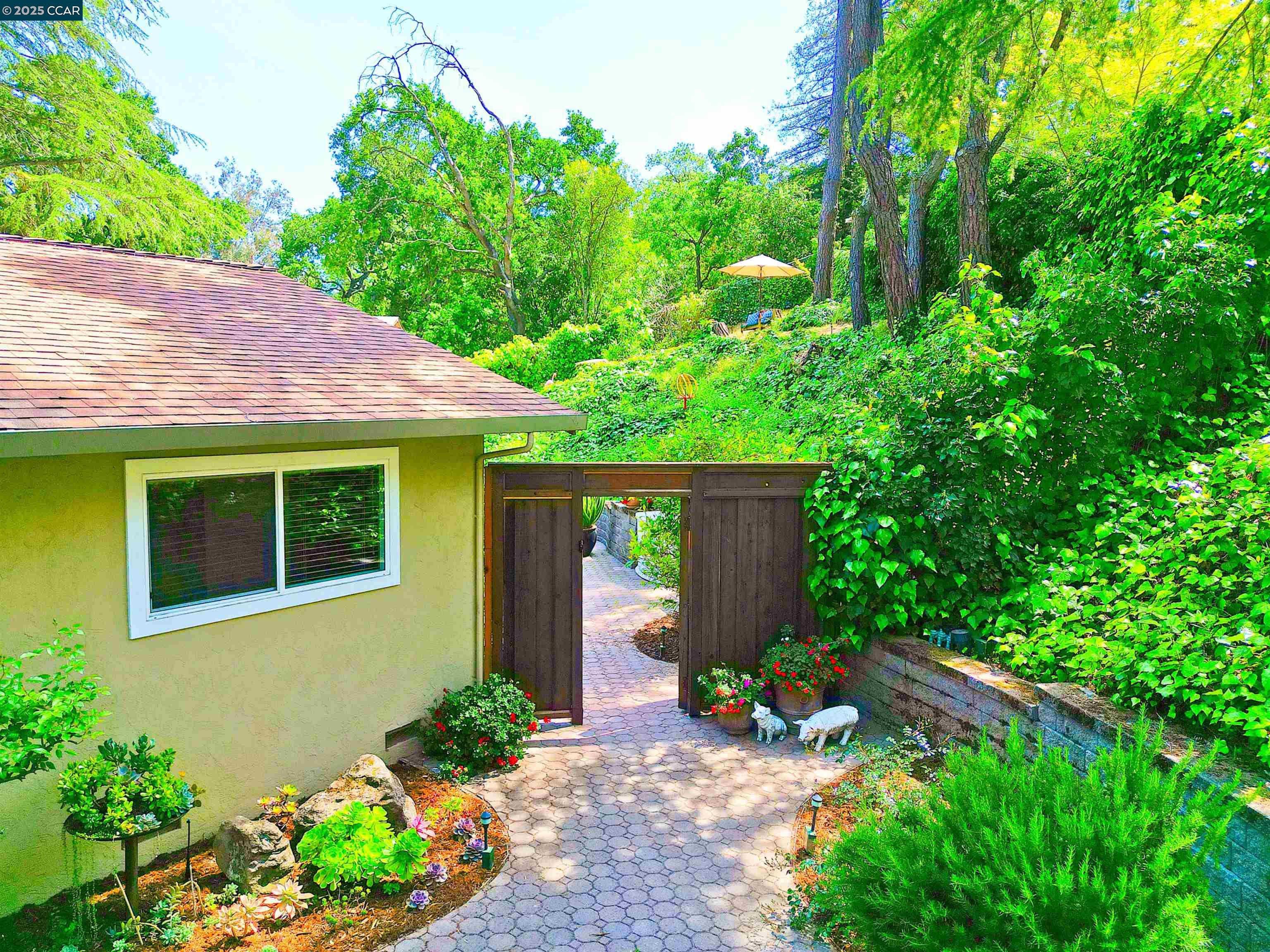 Detail Gallery Image 4 of 56 For 911 Sousa Drive, Walnut Creek,  CA 94597-2922 - 3 Beds | 2 Baths