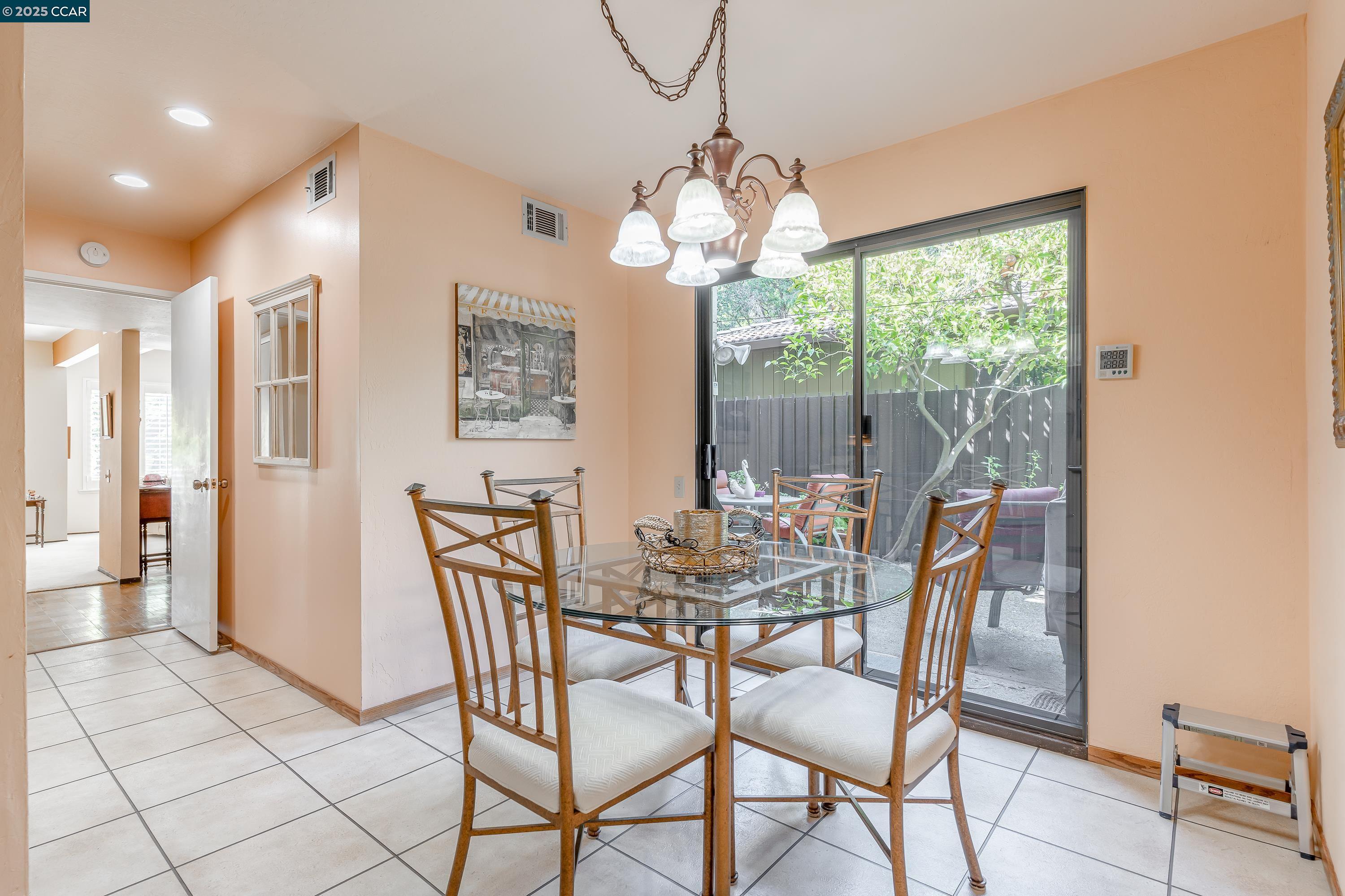 Detail Gallery Image 23 of 60 For 33 Twin Creeks Drive, Fairfield,  CA 94534 - 3 Beds | 2/1 Baths