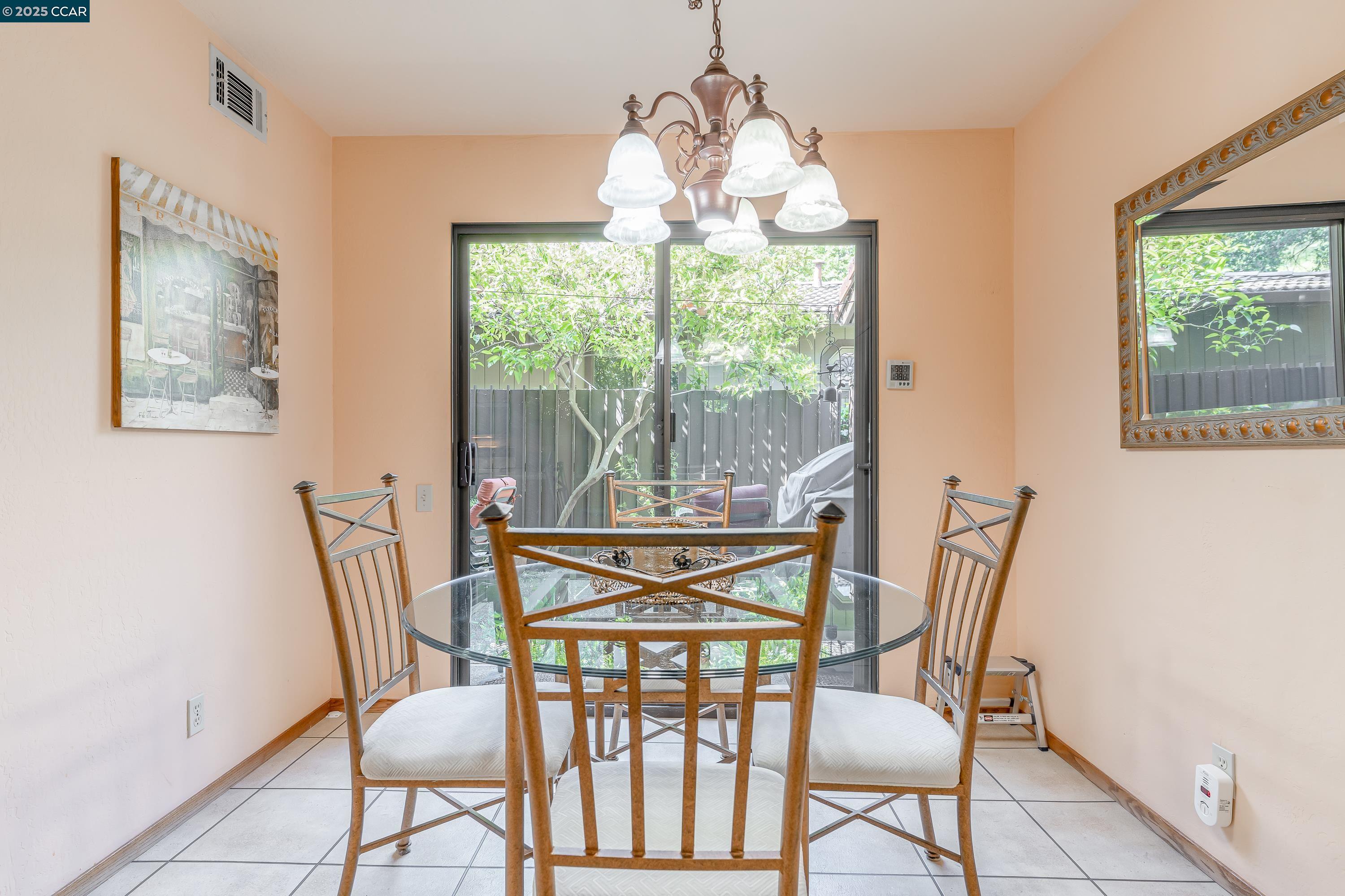 Detail Gallery Image 24 of 60 For 33 Twin Creeks Drive, Fairfield,  CA 94534 - 3 Beds | 2/1 Baths