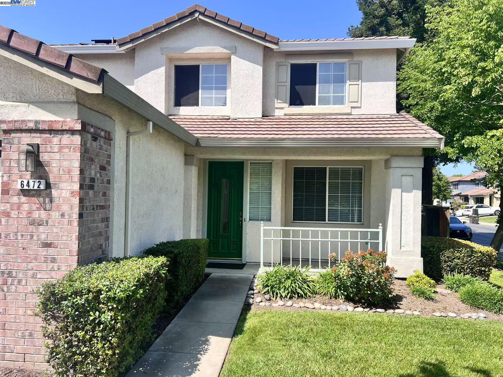 Detail Gallery Image 2 of 39 For 6472 Brook Hollow Cir, Stockton,  CA 95219 - 5 Beds | 2/1 Baths