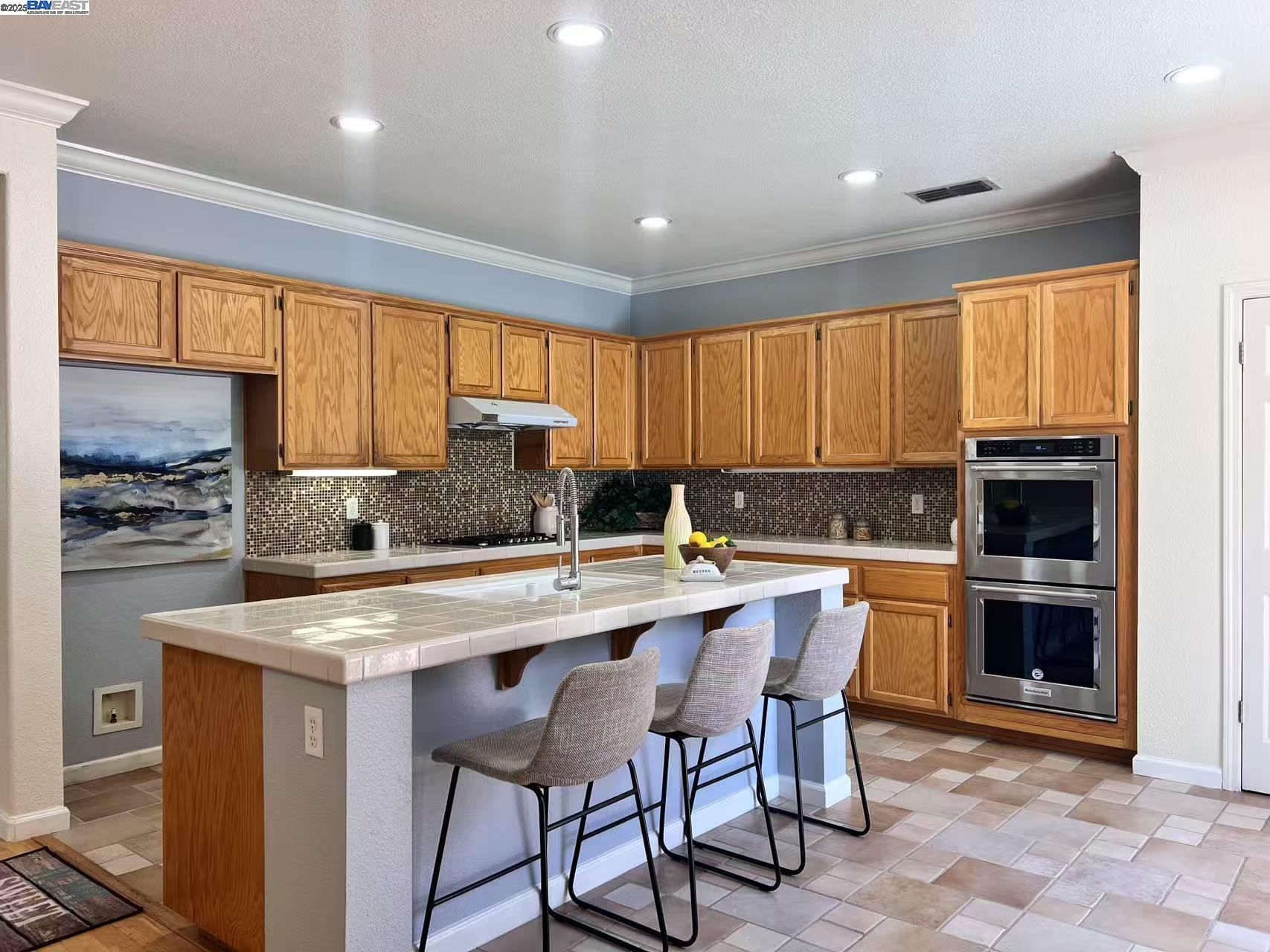 Detail Gallery Image 11 of 39 For 6472 Brook Hollow Cir, Stockton,  CA 95219 - 5 Beds | 2/1 Baths