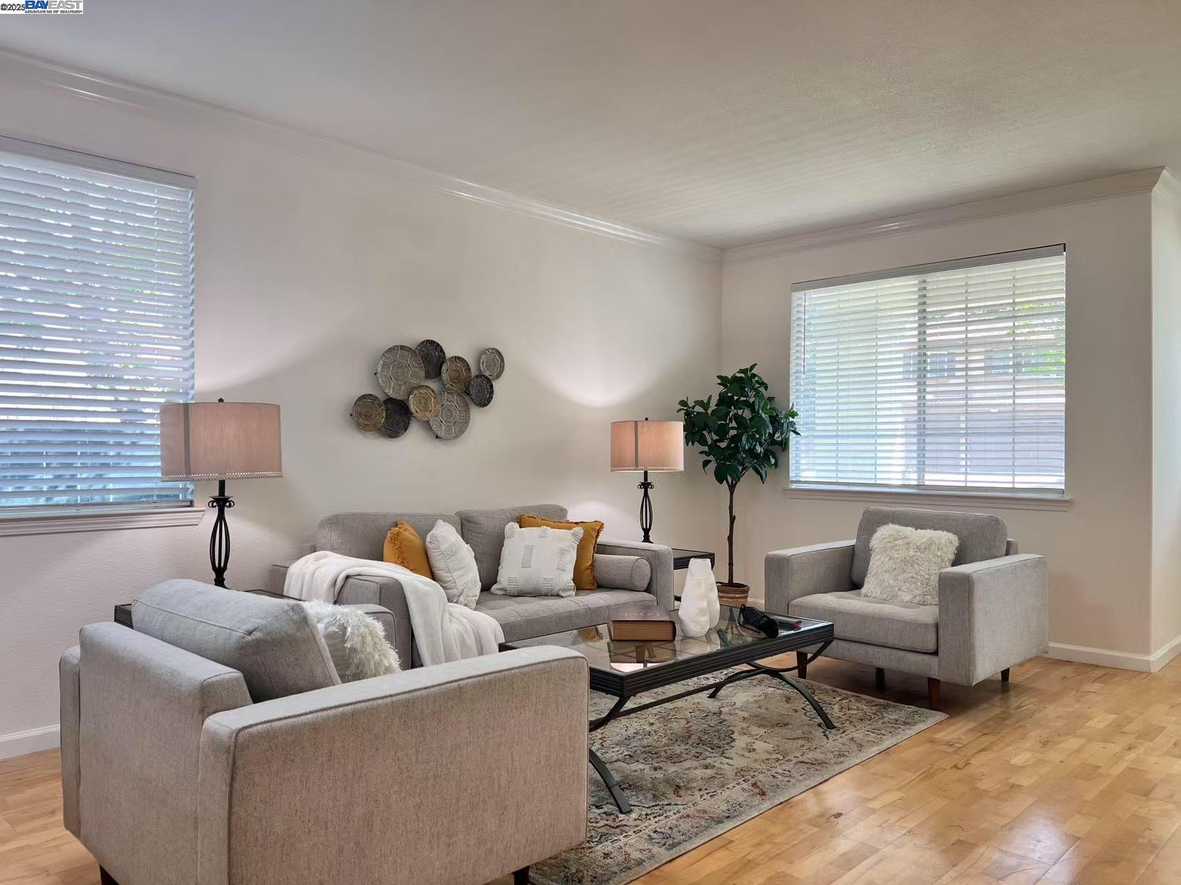 Detail Gallery Image 3 of 39 For 6472 Brook Hollow Cir, Stockton,  CA 95219 - 5 Beds | 2/1 Baths