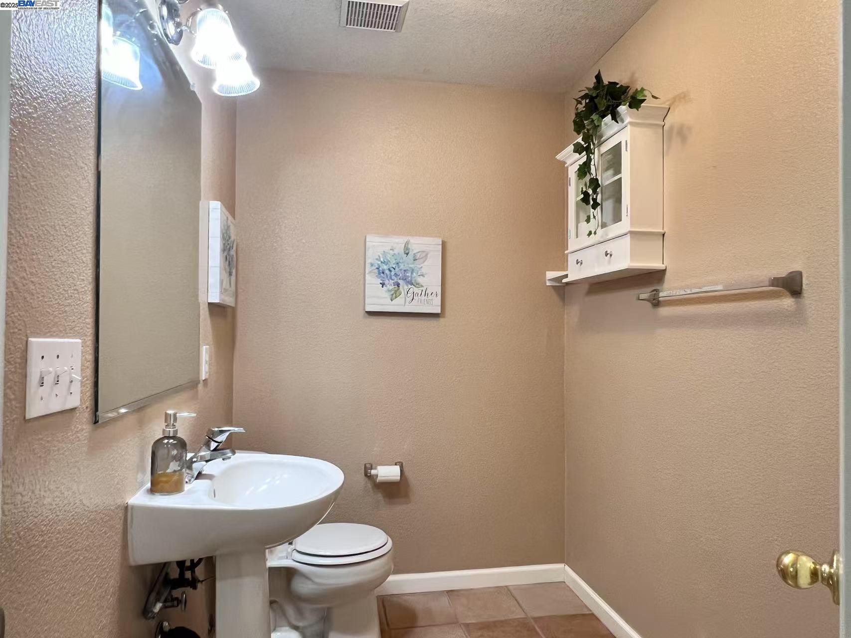 Detail Gallery Image 31 of 39 For 6472 Brook Hollow Cir, Stockton,  CA 95219 - 5 Beds | 2/1 Baths