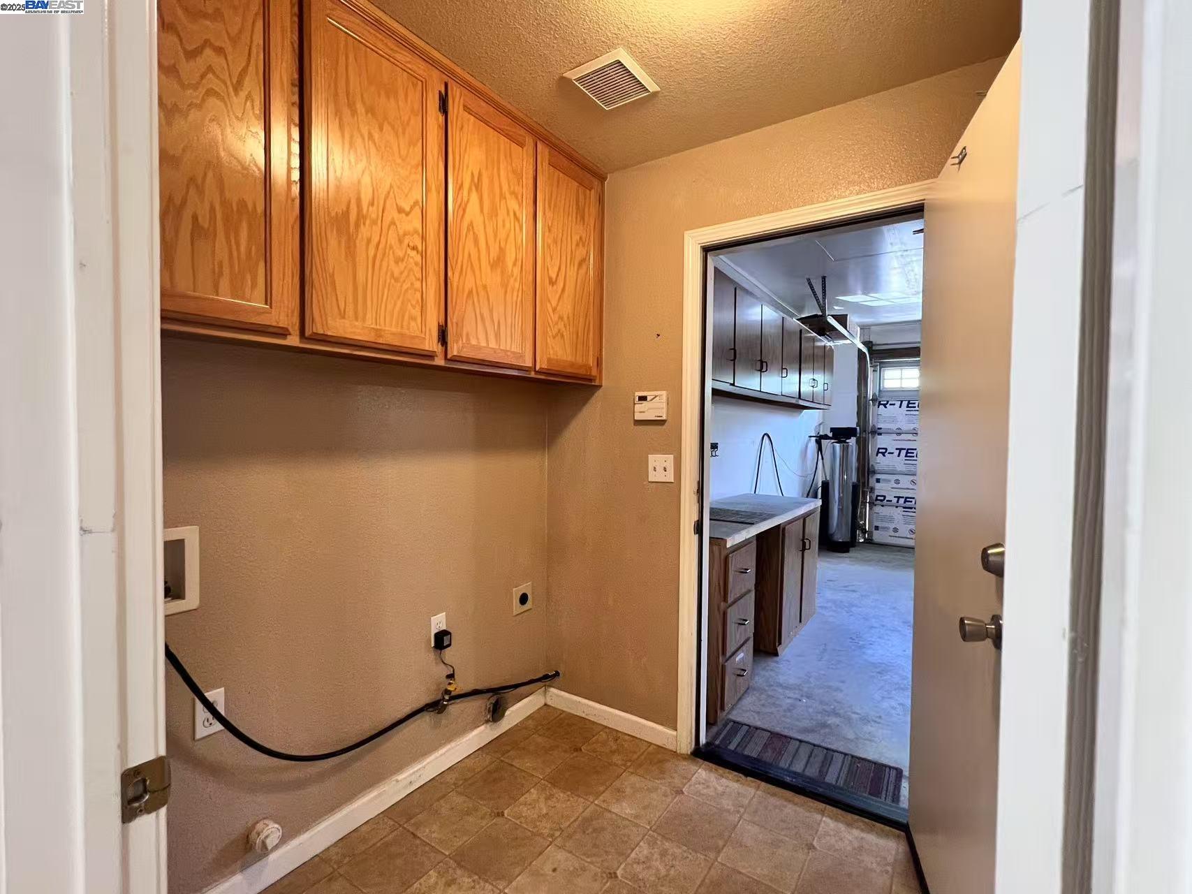 Detail Gallery Image 32 of 39 For 6472 Brook Hollow Cir, Stockton,  CA 95219 - 5 Beds | 2/1 Baths