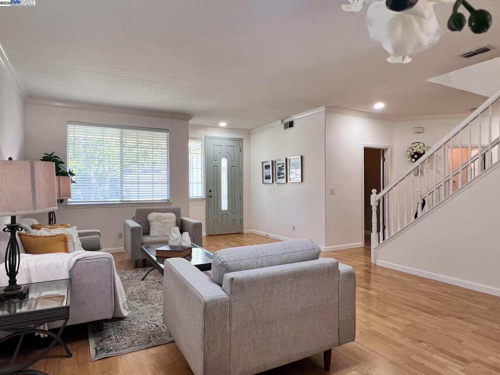 Detail Gallery Image 5 of 39 For 6472 Brook Hollow Cir, Stockton,  CA 95219 - 5 Beds | 2/1 Baths
