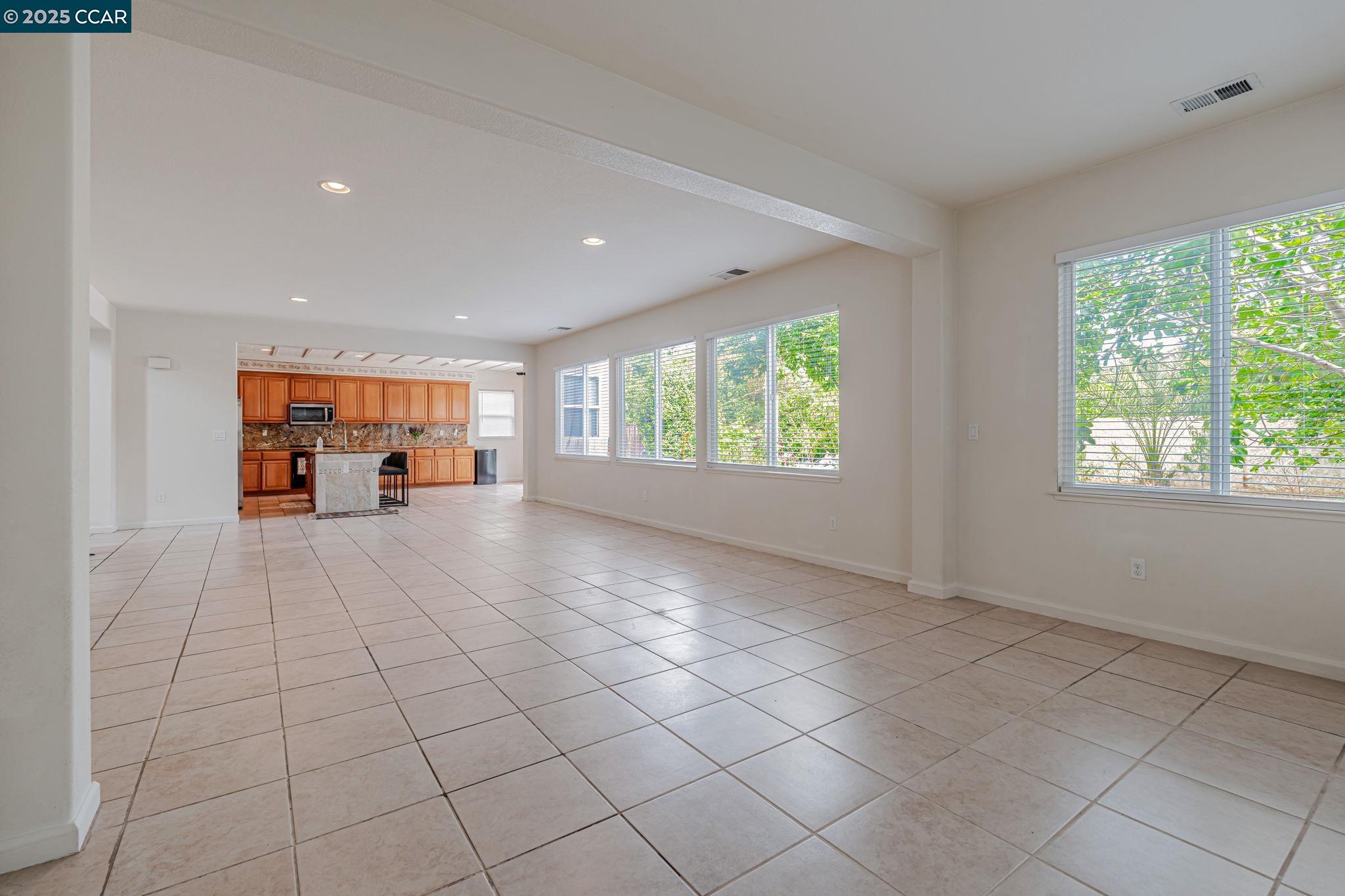 Detail Gallery Image 9 of 52 For 1317 Zinnia Ct, Patterson,  CA 95363 - 5 Beds | 3 Baths