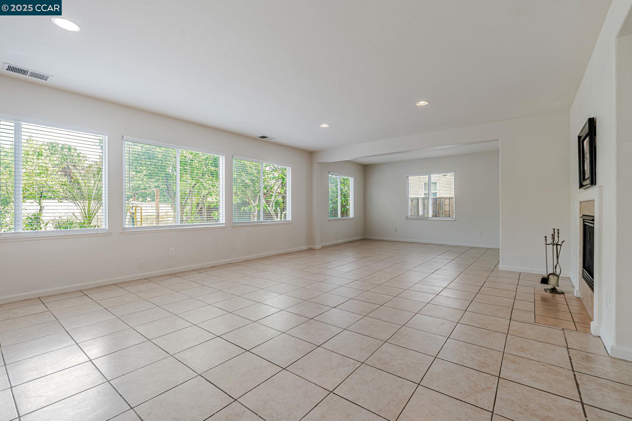 Detail Gallery Image 10 of 52 For 1317 Zinnia Ct, Patterson,  CA 95363 - 5 Beds | 3 Baths