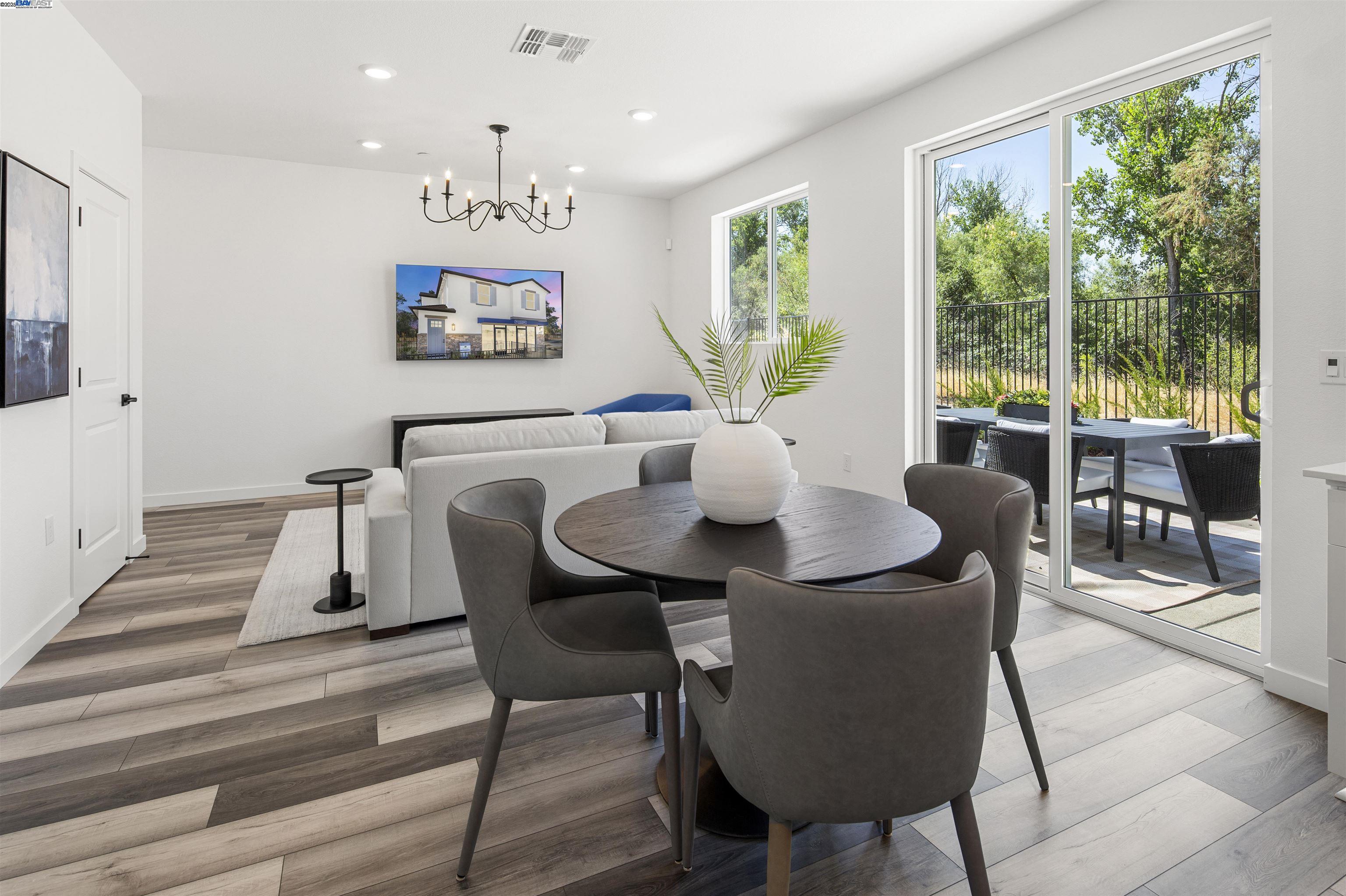 Detail Gallery Image 6 of 6 For 862 Pecan Tree Ln, Galt,  CA 95632 - 3 Beds | 2/1 Baths