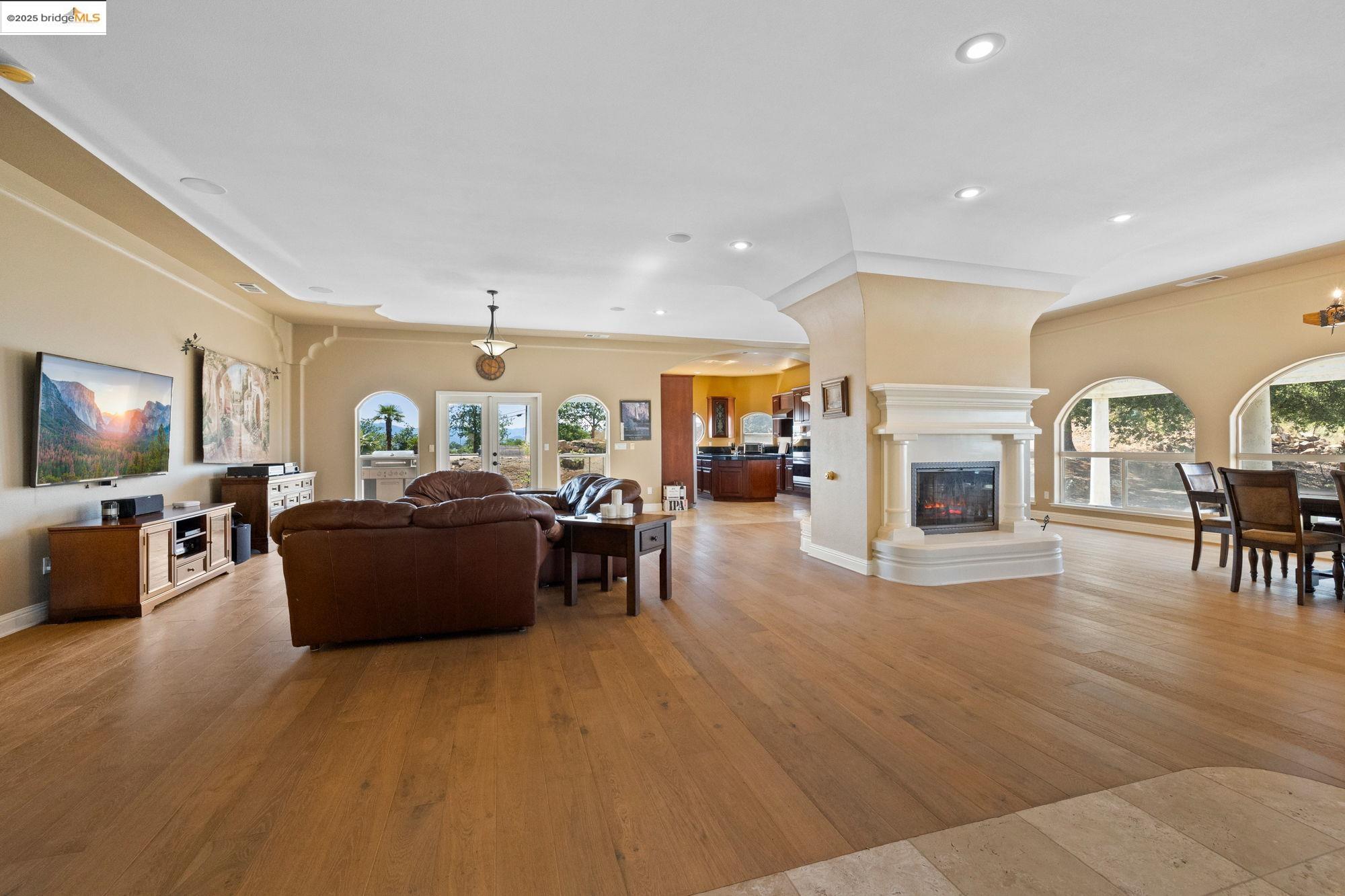 Detail Gallery Image 7 of 58 For 9929 Banderilla Drive, La Grange,  CA 95329-9661 - 3 Beds | 2 Baths