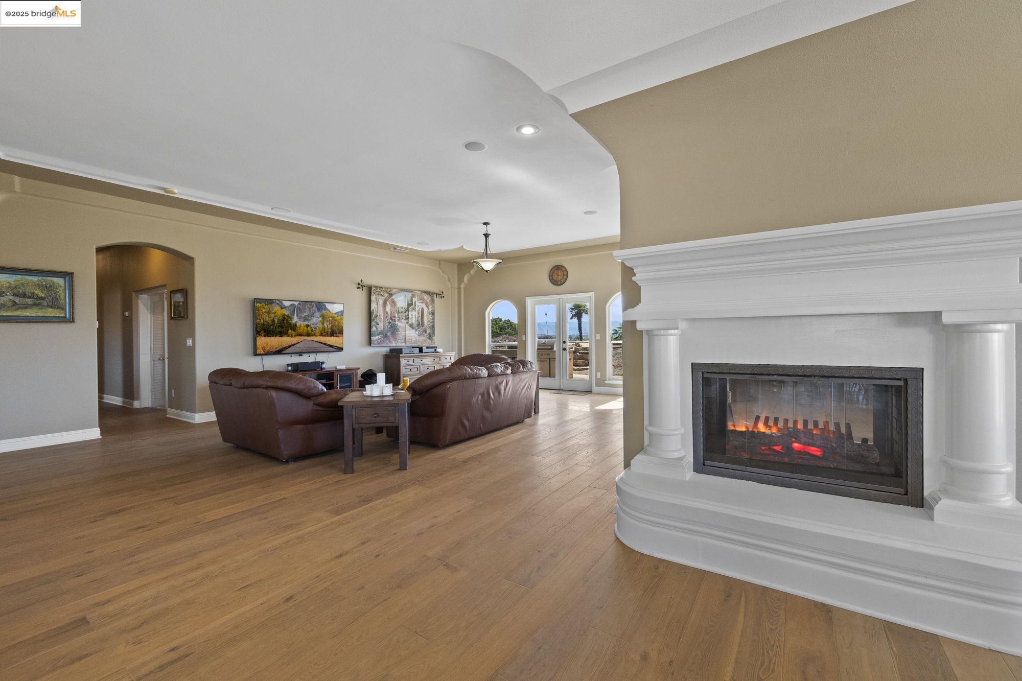 Detail Gallery Image 8 of 58 For 9929 Banderilla Drive, La Grange,  CA 95329-9661 - 3 Beds | 2 Baths