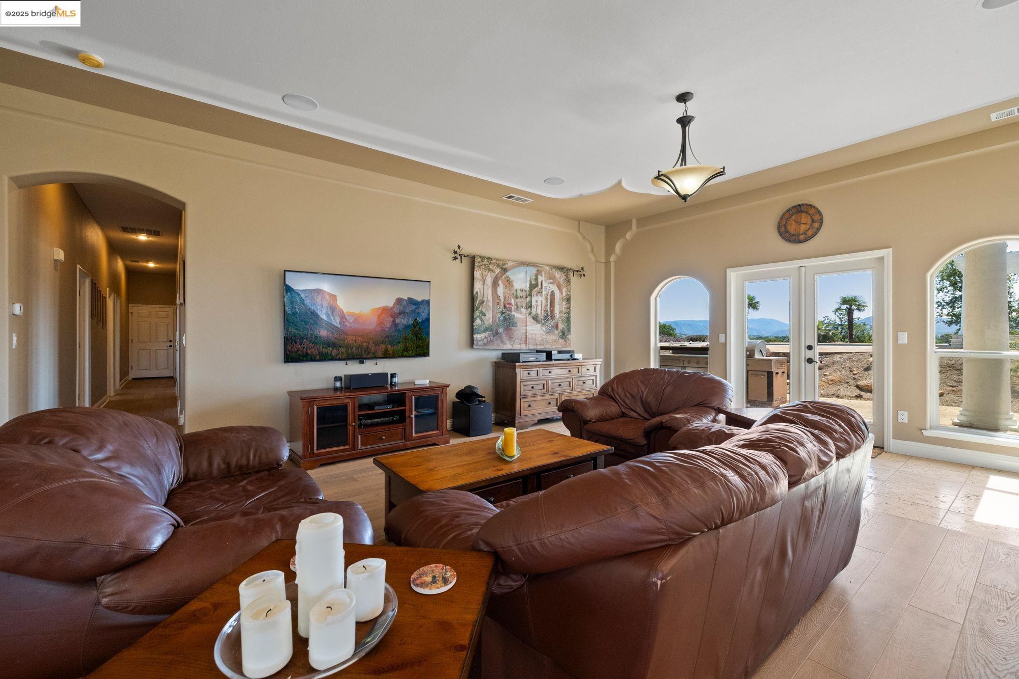Detail Gallery Image 9 of 58 For 9929 Banderilla Drive, La Grange,  CA 95329-9661 - 3 Beds | 2 Baths