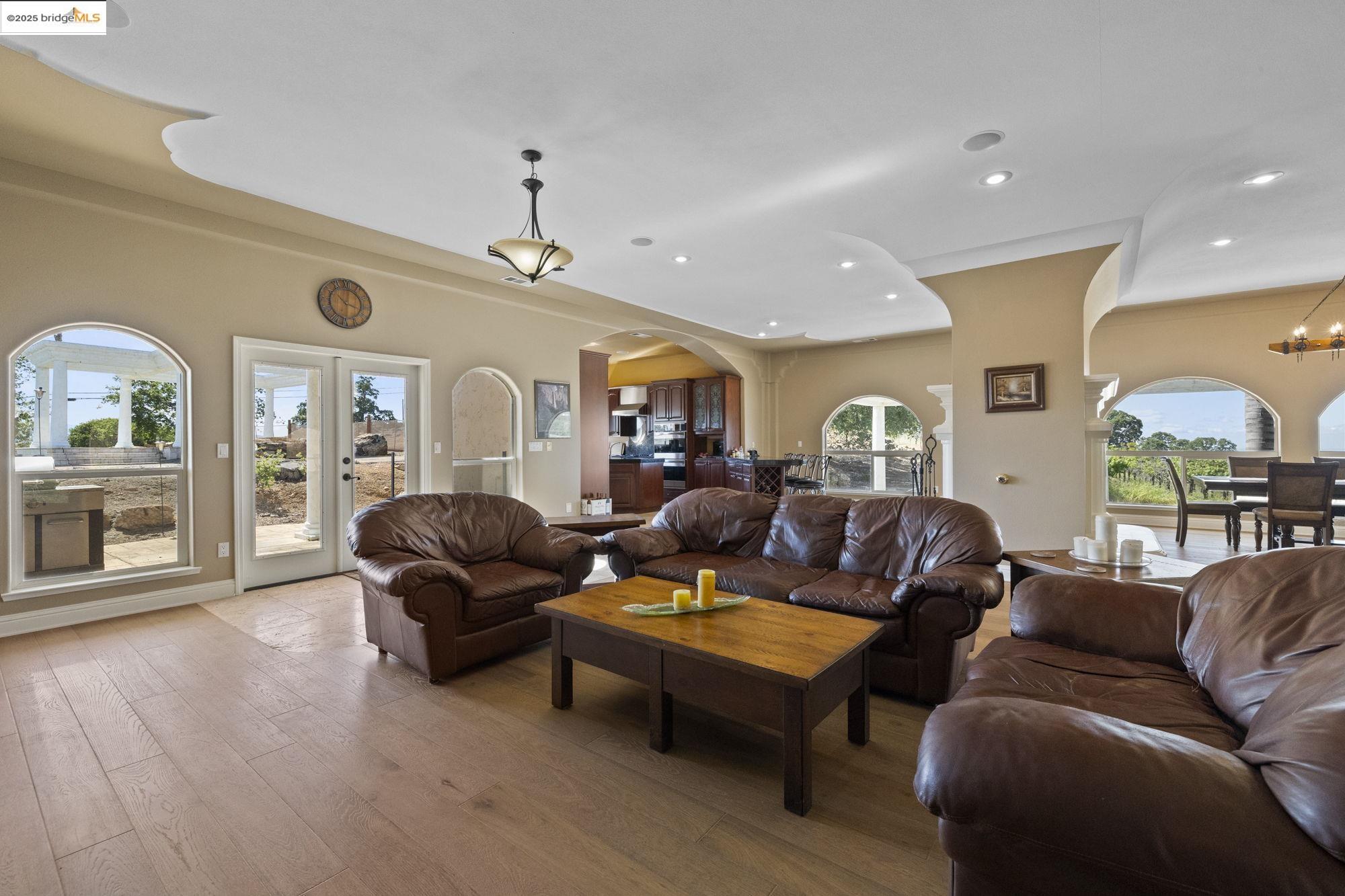 Detail Gallery Image 10 of 58 For 9929 Banderilla Drive, La Grange,  CA 95329-9661 - 3 Beds | 2 Baths