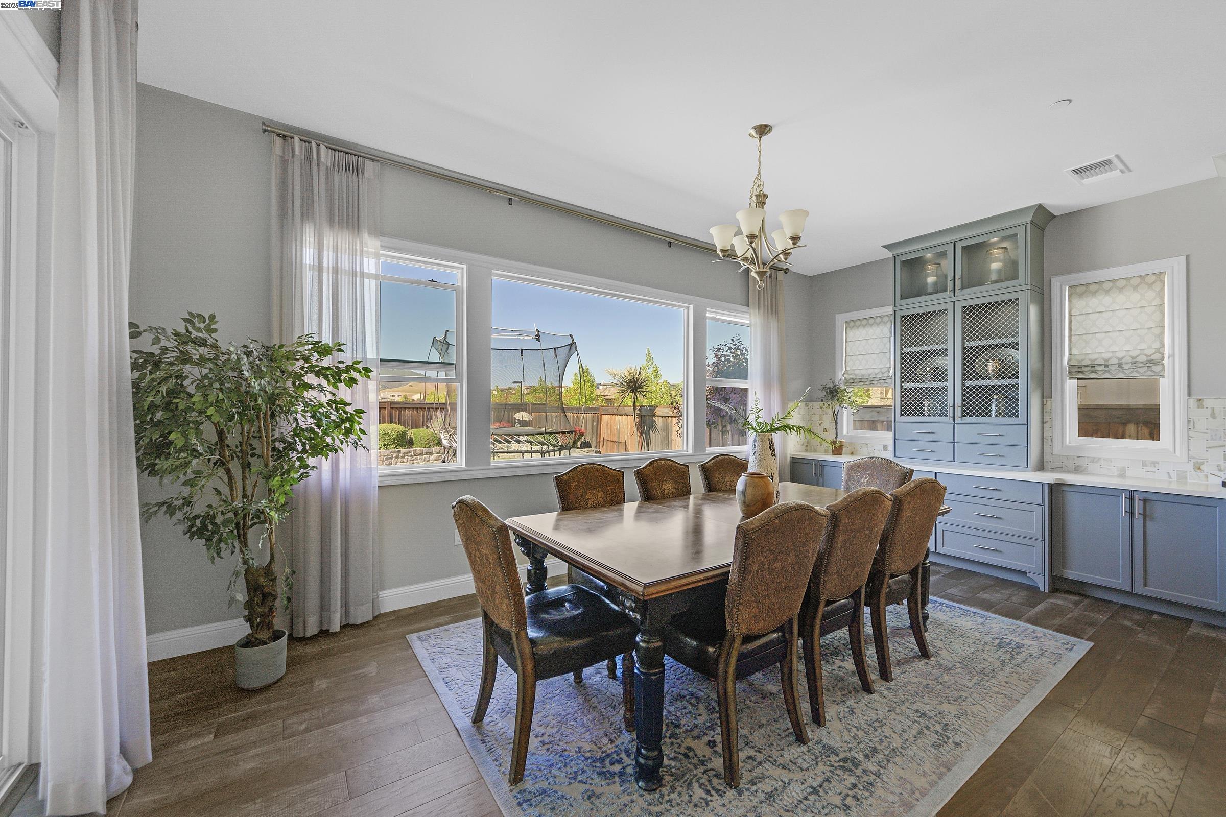 Detail Gallery Image 10 of 53 For 310 Oberland Ct, Danville,  CA 94506 - 5 Beds | 4/1 Baths