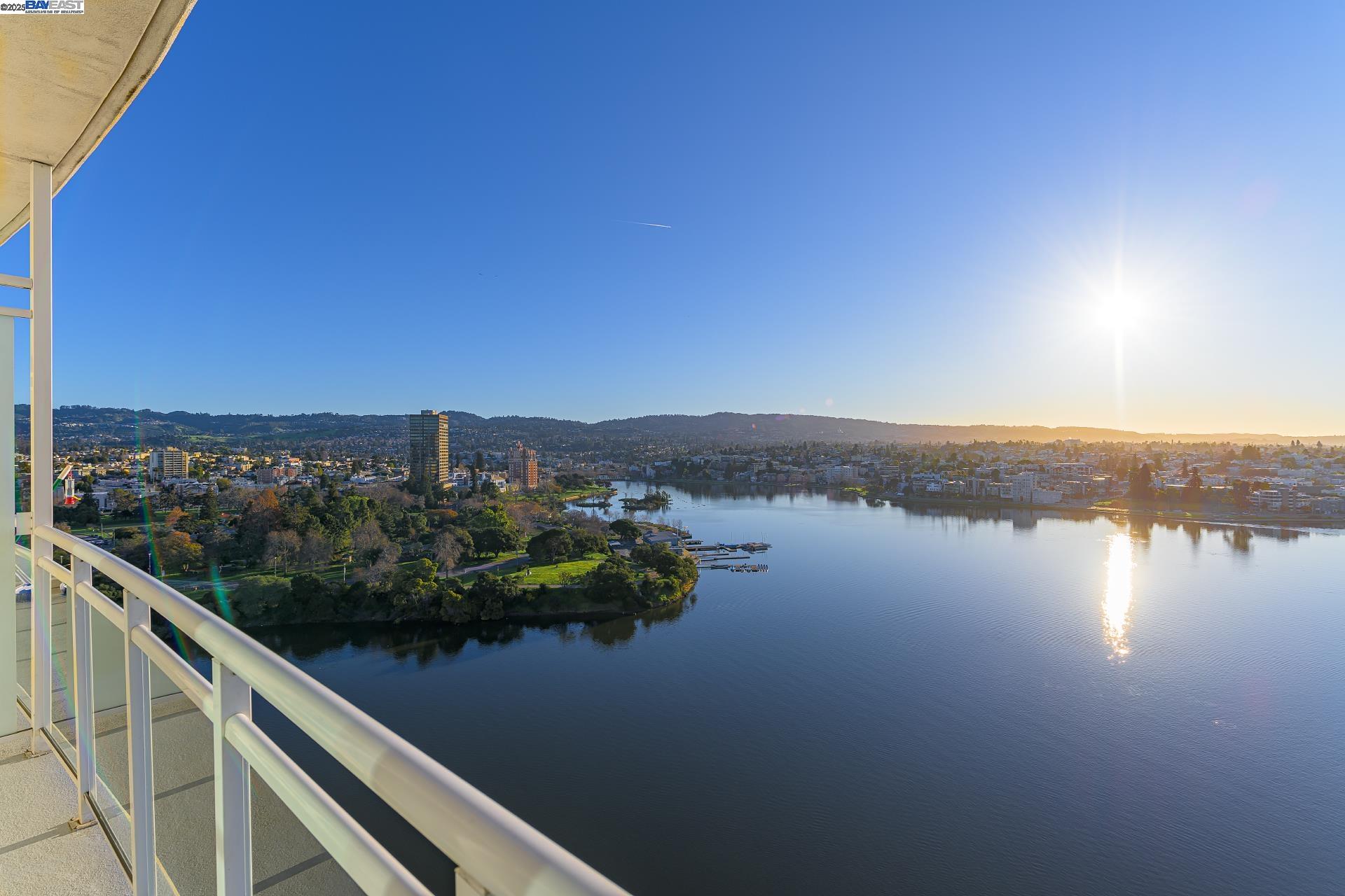 More Details about MLS # 41095787 : 1 LAKESIDE DR # 1806