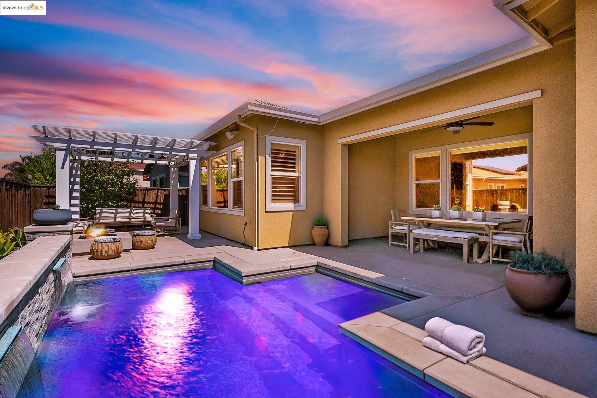 Detail Gallery Image 1 of 41 For 7289 Keyesport Way, Discovery Bay,  CA 94505 - 3 Beds | 2/1 Baths