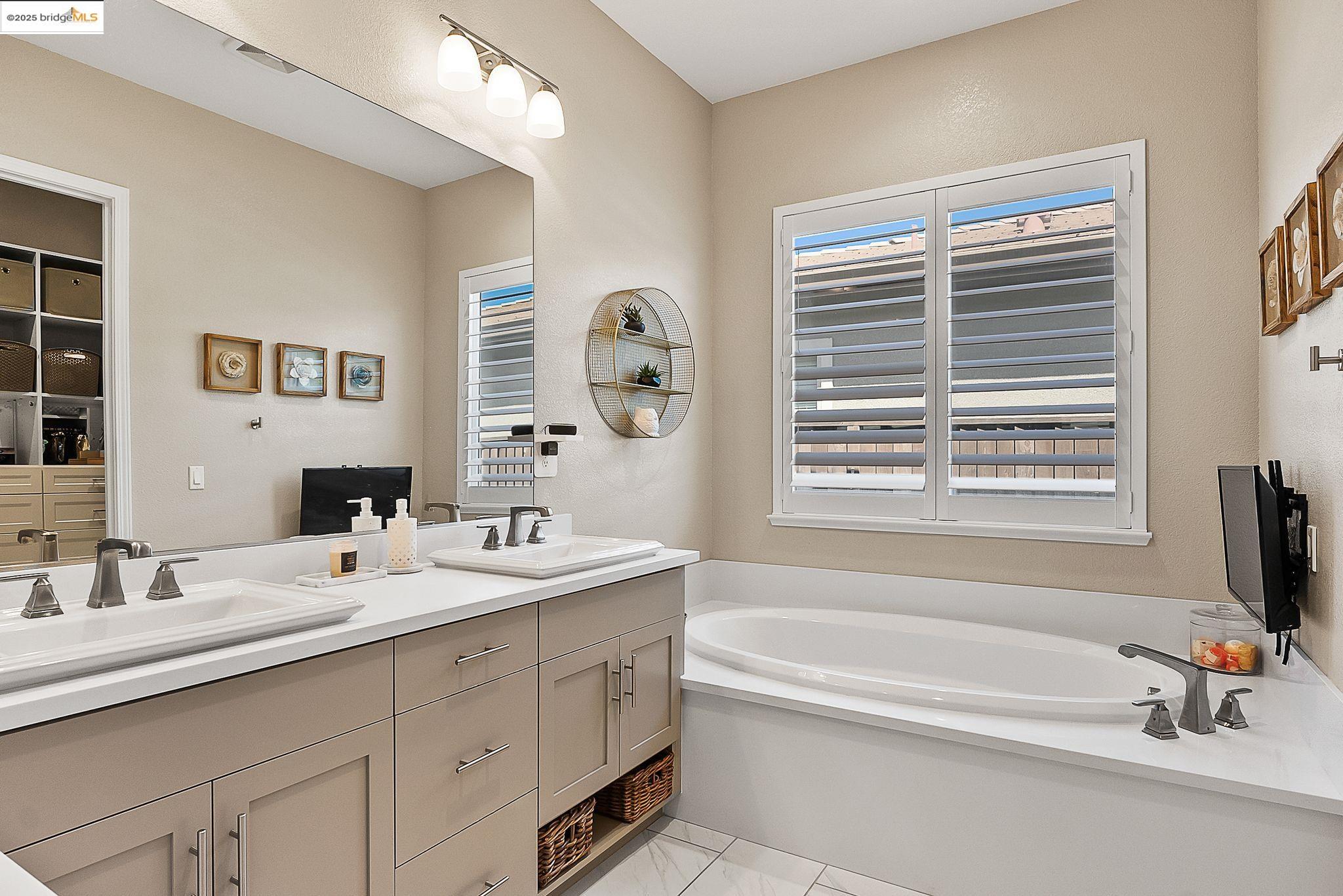 Detail Gallery Image 14 of 41 For 7289 Keyesport Way, Discovery Bay,  CA 94505 - 3 Beds | 2/1 Baths