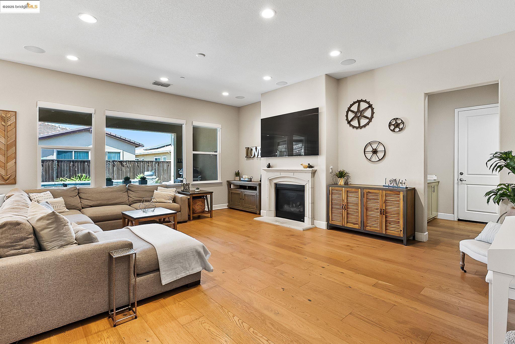 Detail Gallery Image 3 of 41 For 7289 Keyesport Way, Discovery Bay,  CA 94505 - 3 Beds | 2/1 Baths