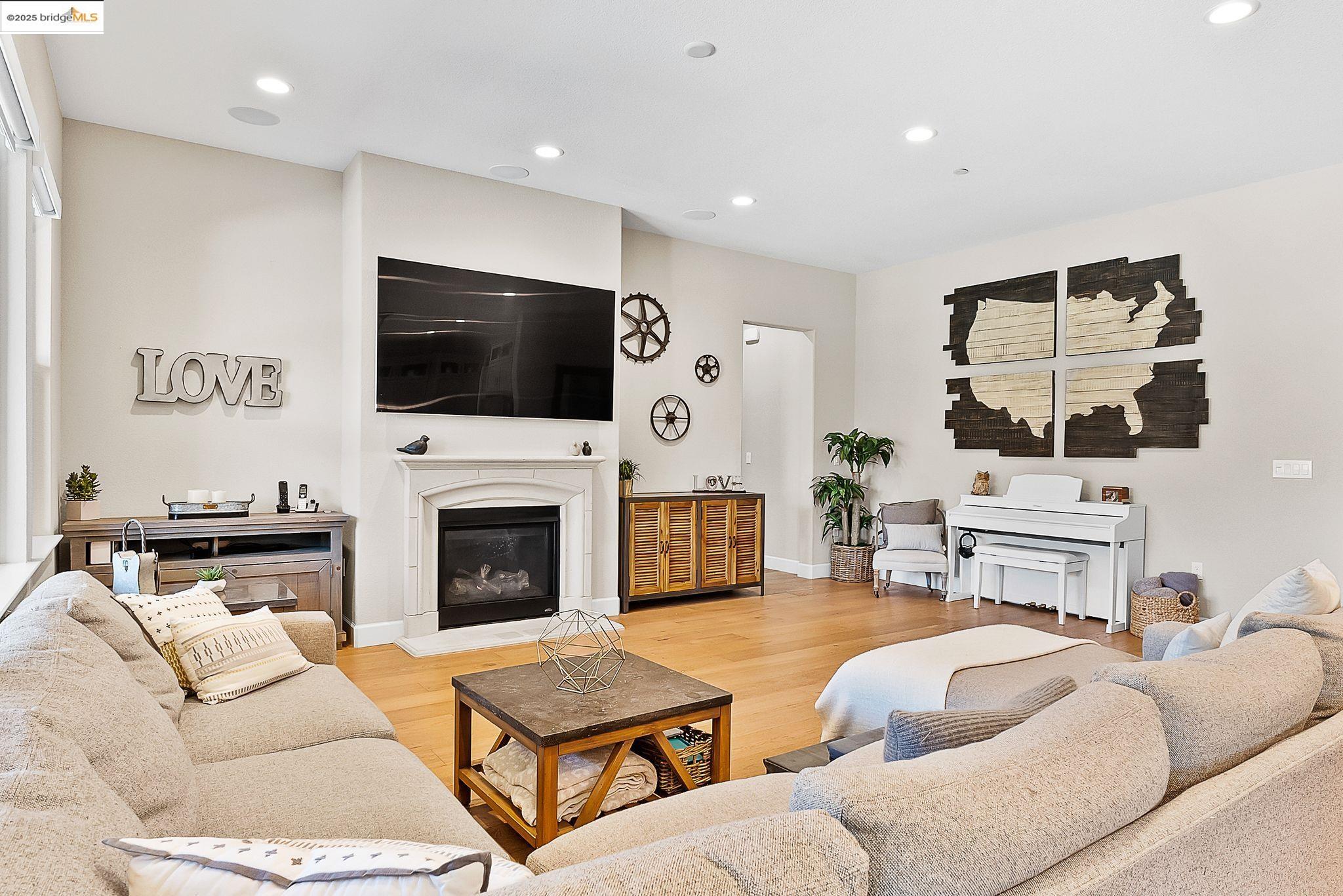 Detail Gallery Image 4 of 41 For 7289 Keyesport Way, Discovery Bay,  CA 94505 - 3 Beds | 2/1 Baths