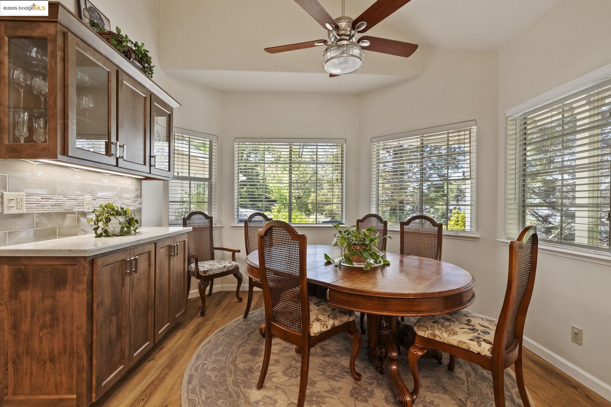 Detail Gallery Image 11 of 32 For 12960 Sunnyhill Ct, Sonora,  CA 95370 - 3 Beds | 3 Baths