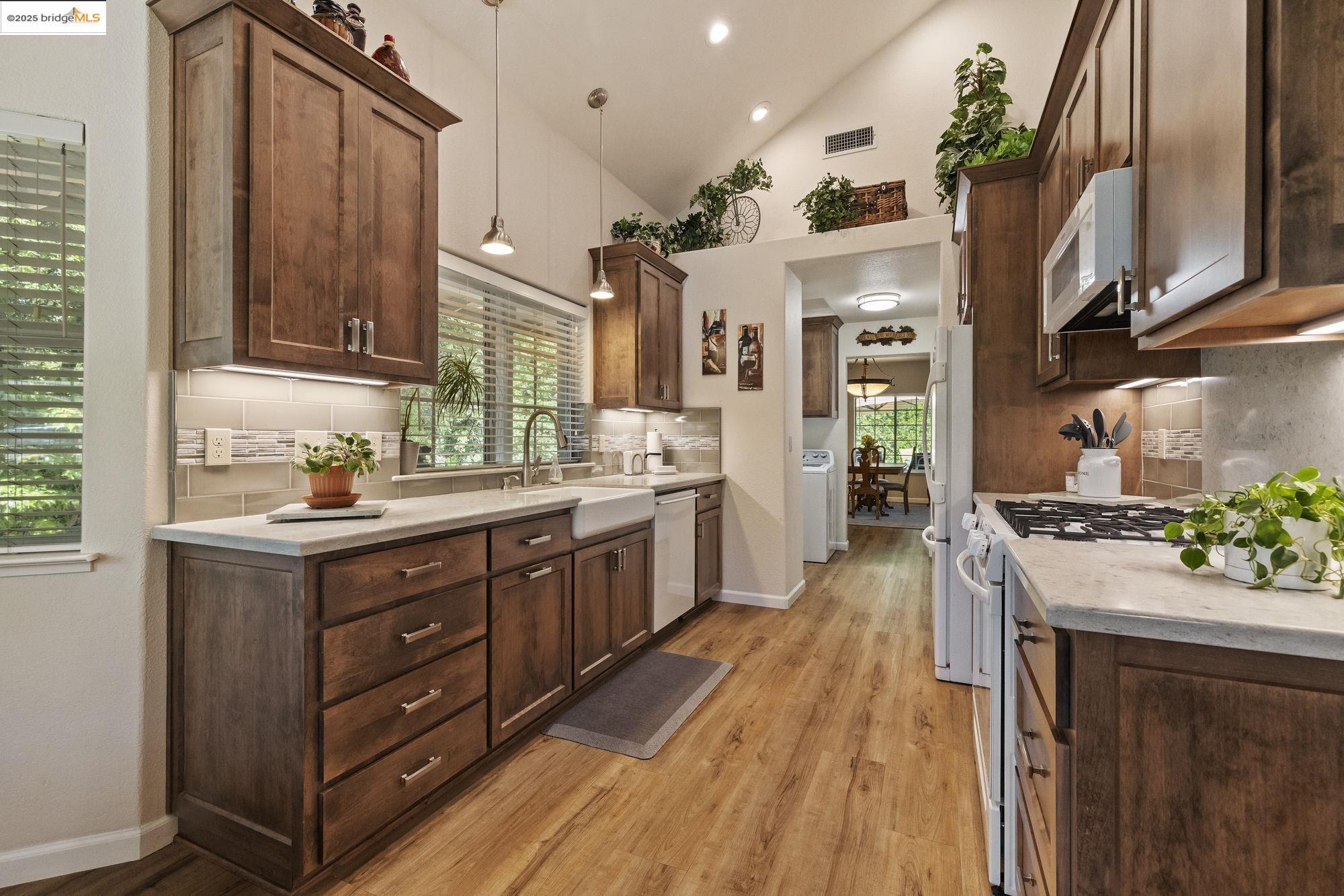 Detail Gallery Image 12 of 32 For 12960 Sunnyhill Ct, Sonora,  CA 95370 - 3 Beds | 3 Baths