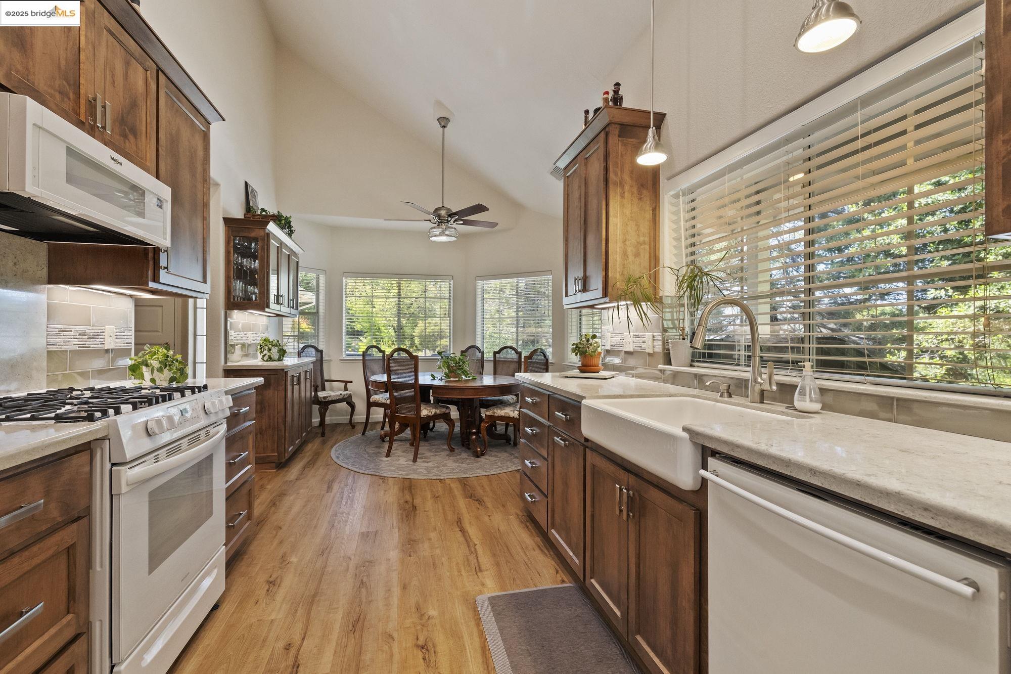 Detail Gallery Image 13 of 32 For 12960 Sunnyhill Ct, Sonora,  CA 95370 - 3 Beds | 3 Baths