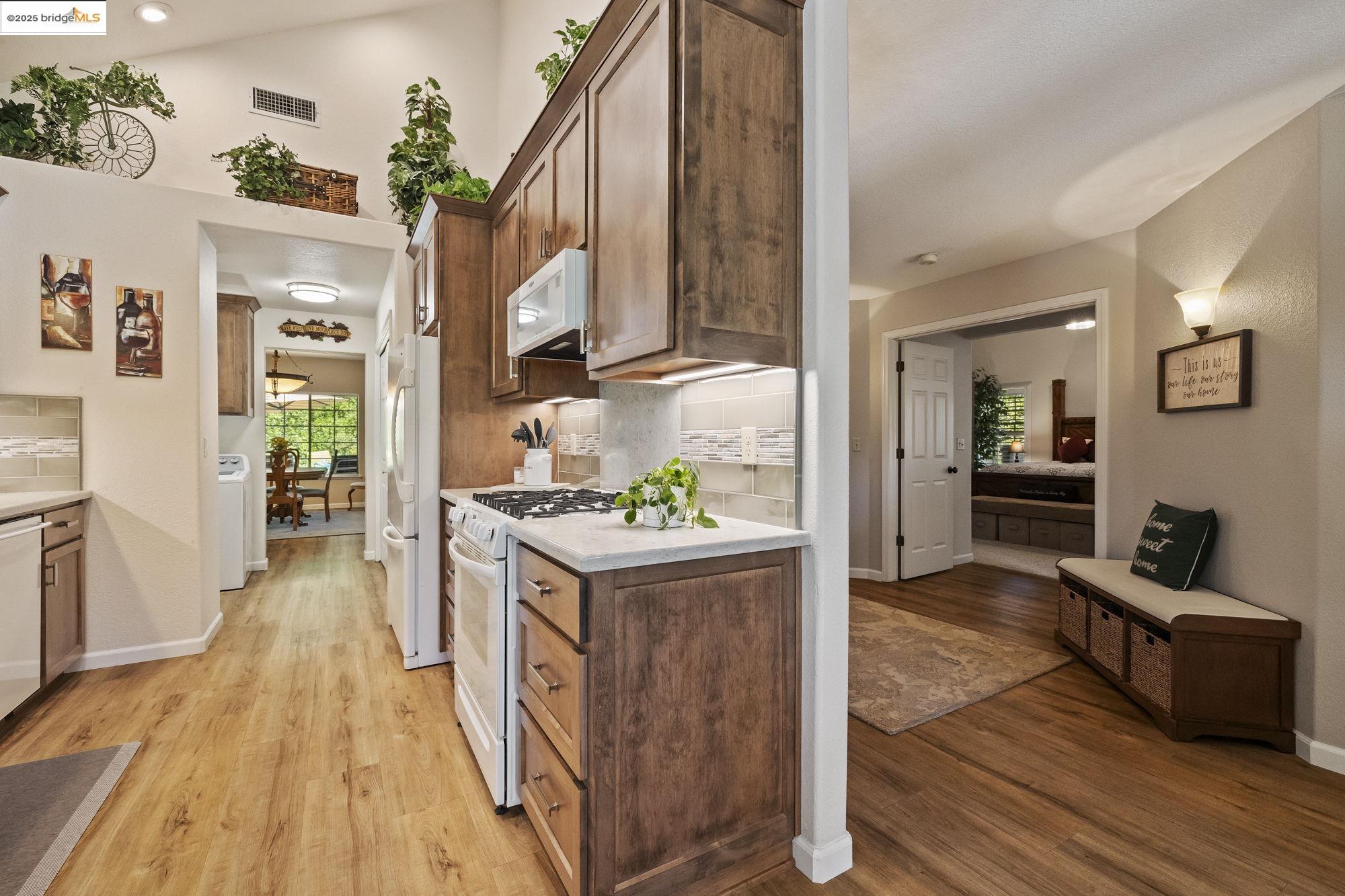 Detail Gallery Image 14 of 32 For 12960 Sunnyhill Ct, Sonora,  CA 95370 - 3 Beds | 3 Baths