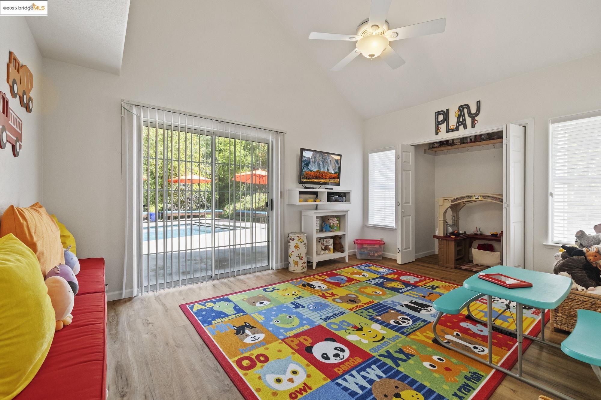 Detail Gallery Image 21 of 32 For 12960 Sunnyhill Ct, Sonora,  CA 95370 - 3 Beds | 3 Baths