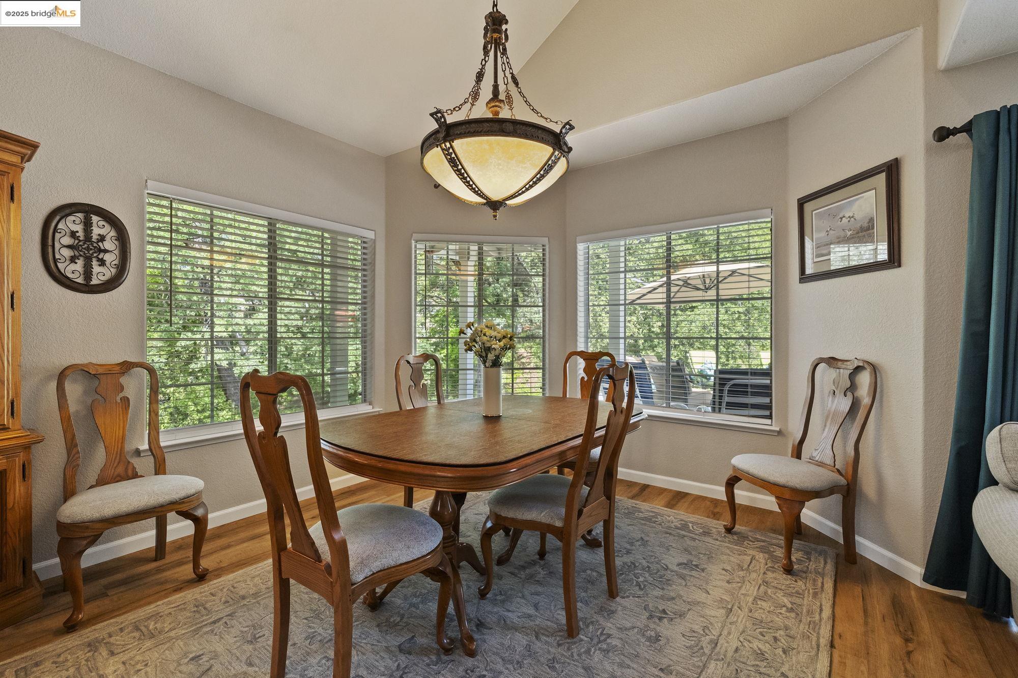 Detail Gallery Image 8 of 32 For 12960 Sunnyhill Ct, Sonora,  CA 95370 - 3 Beds | 3 Baths